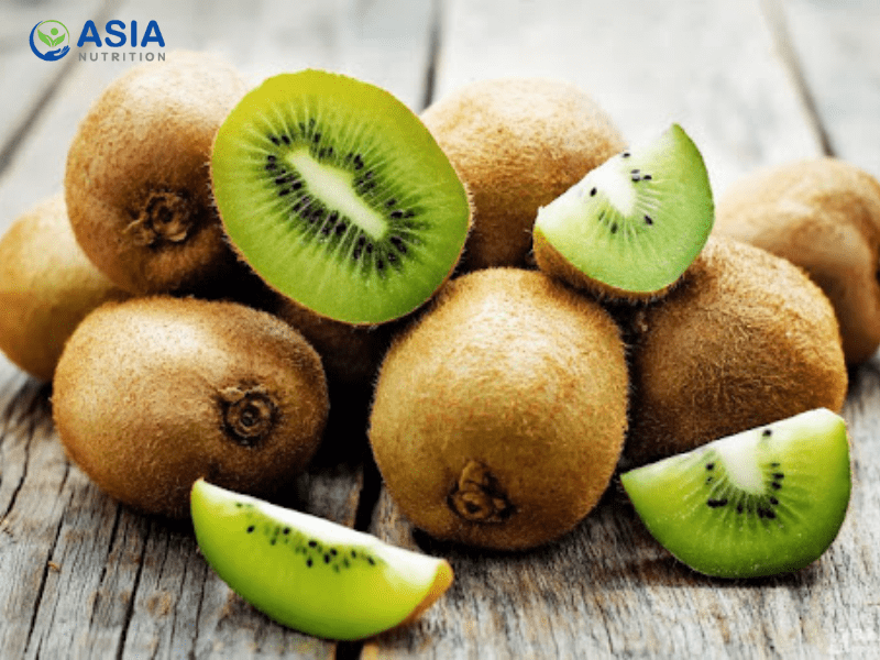 Kiwi là loại trái cây chứa hàm lượng vitamin C và chất xơ lớn nhất, có tác dụng tăng sức đề kháng, ngăn ngừa lão hóa