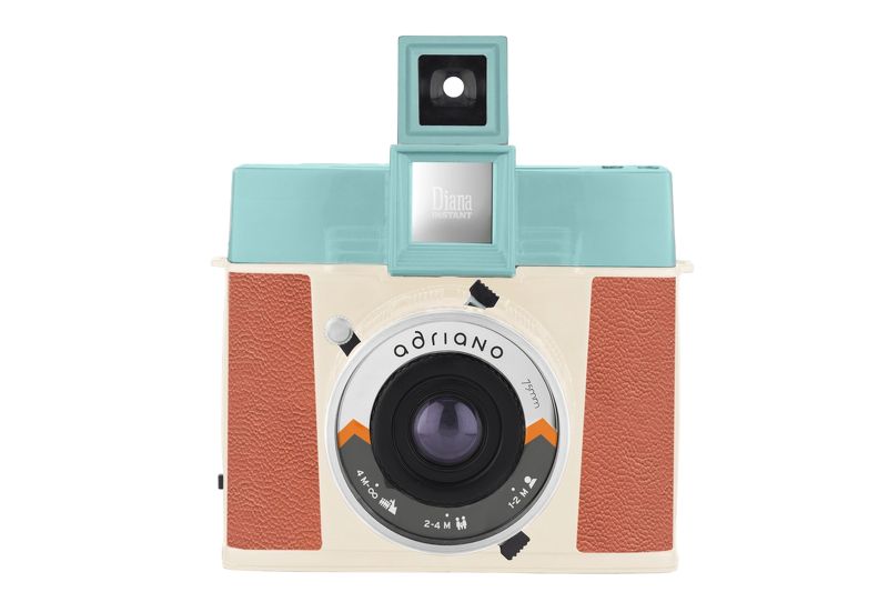 Máy Ảnh Chụp In Liền Lomography Diana Insant Square Deluxe Kit Màu Adriano | Hàng Chính Hãng