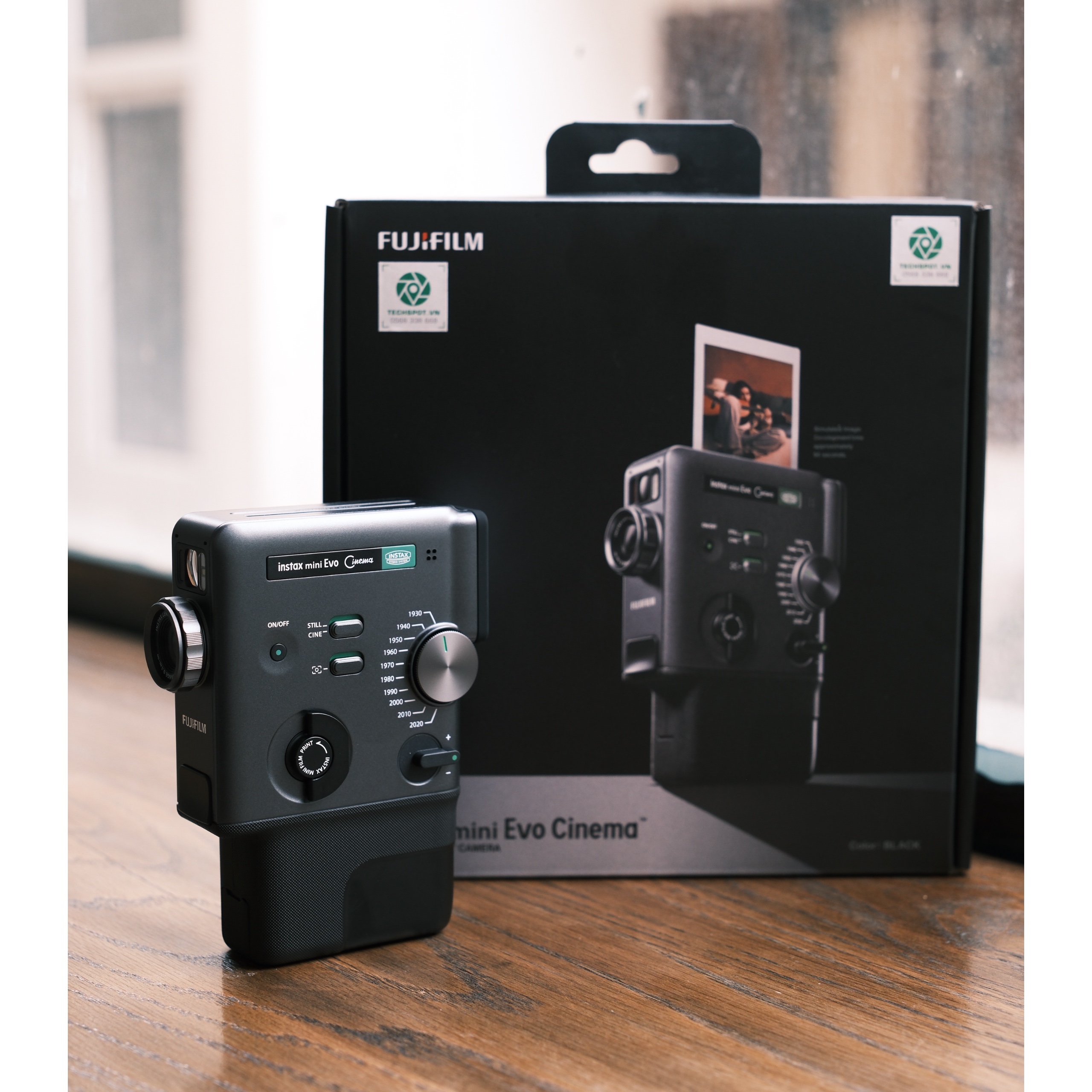 Fujifilm-Instax-Mini-Evo-Cinema-Chinh-Hang-12.jpg?v=1774587915