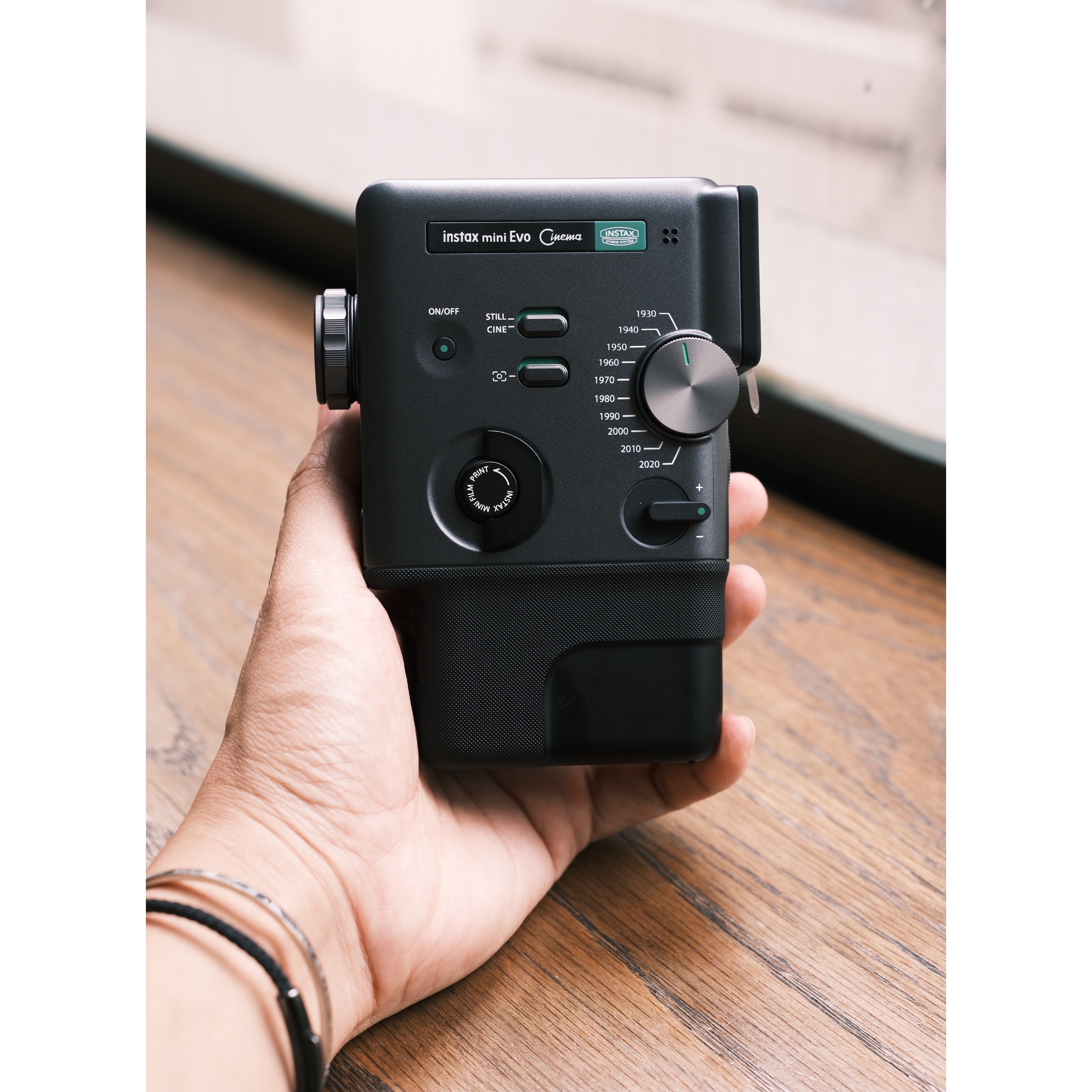 Fujifilm-Instax-Mini-Evo-Cinema-Chinh-Hang-14.jpg?v=1774587918