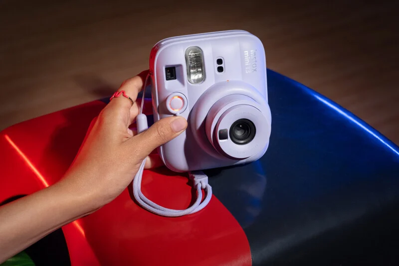 May-anh-lay-ngay-Fujifilm-Instax-Mini-13-Chinh-Hang-1.webp?v=1776316125