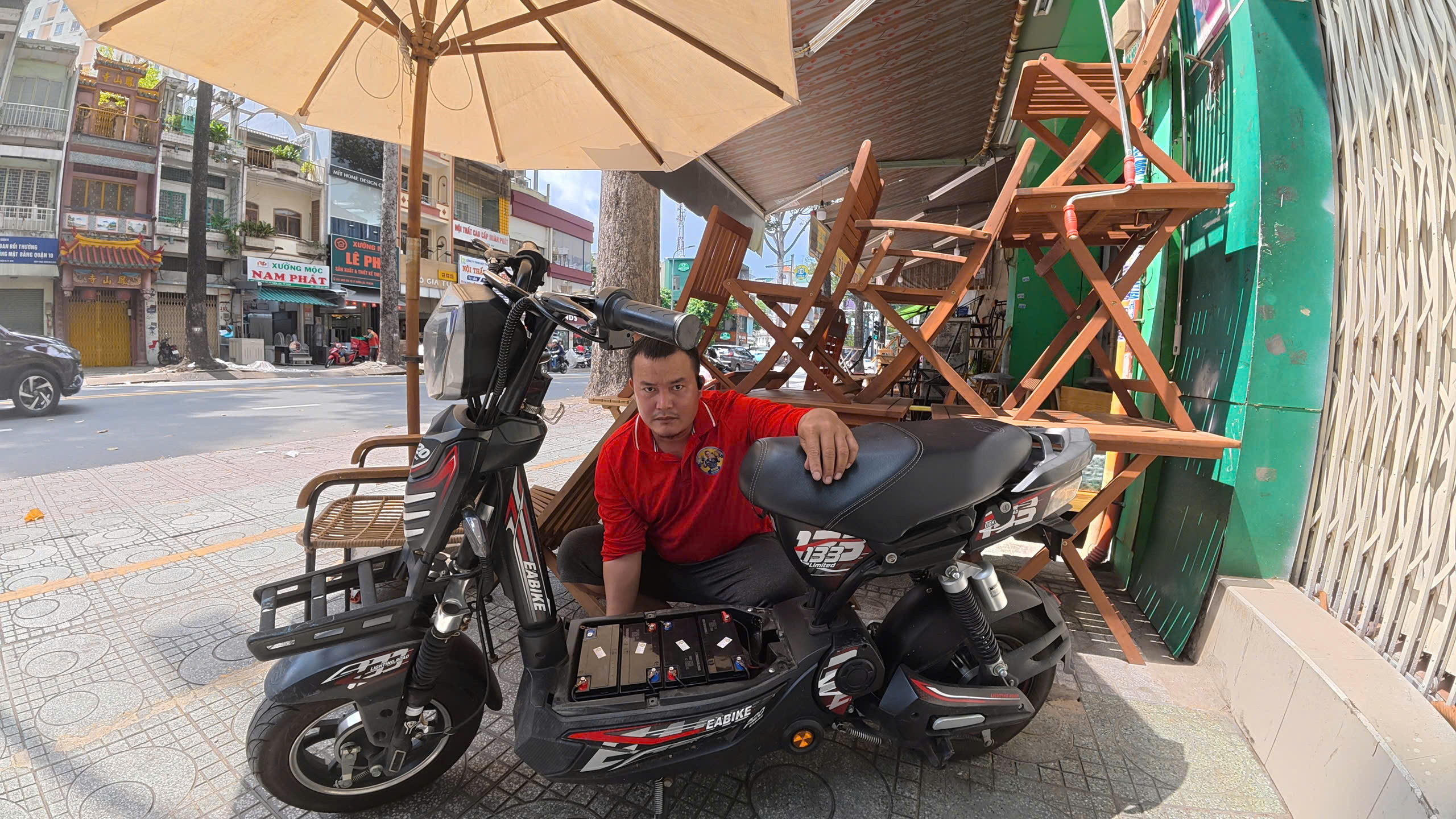nghĩa sửa xe điện.jpg