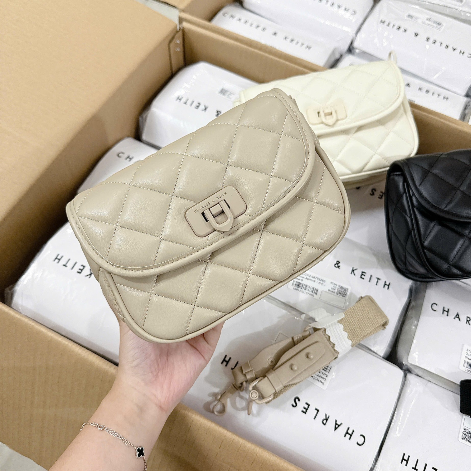TÚI XÁCH C.N.K TRÁM BẢN ĐẸP SIZE 19 - C417