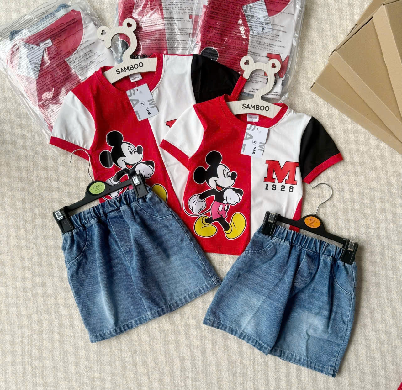 SET BỘ MICKEY PHỐI ĐỎ TRẮNG MIX QUẦN JEAN - C225