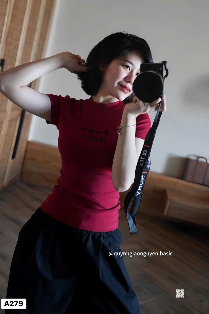 A841 - ÁO ZIP ĐỎ ĐÔ THÊU BONJOUR