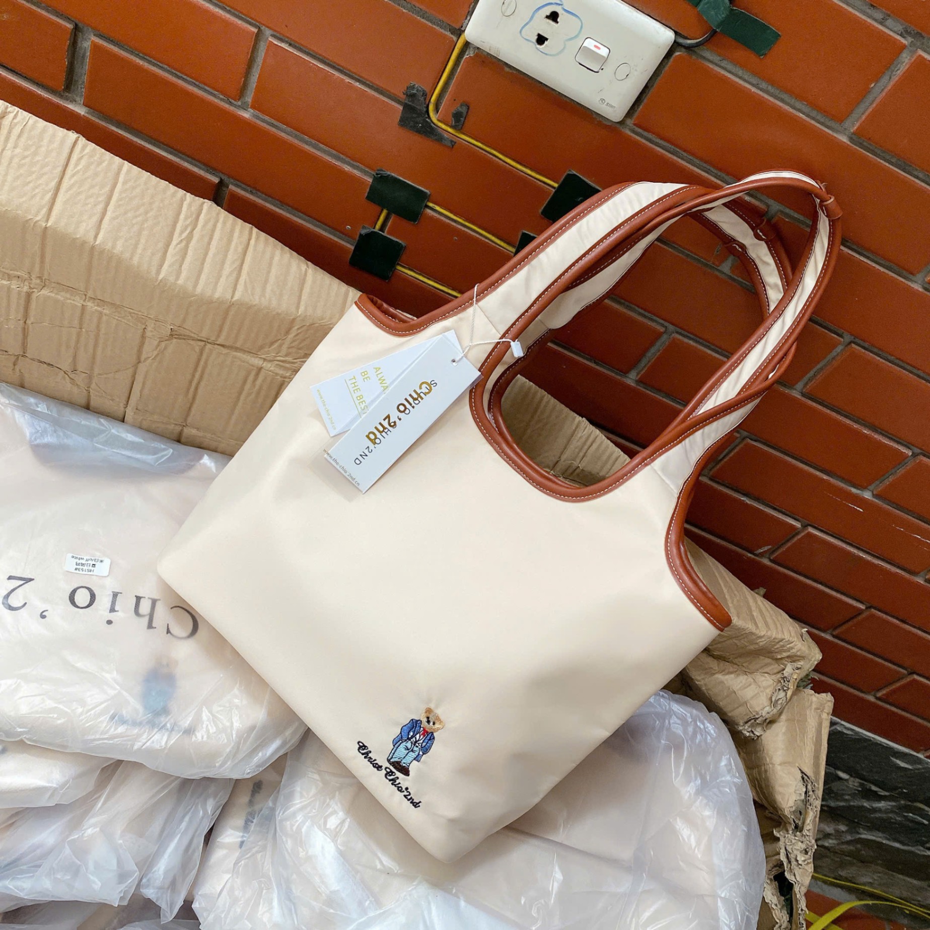 C286 - TÚI XÁCH TOTE CHIO TRẮNG KEM