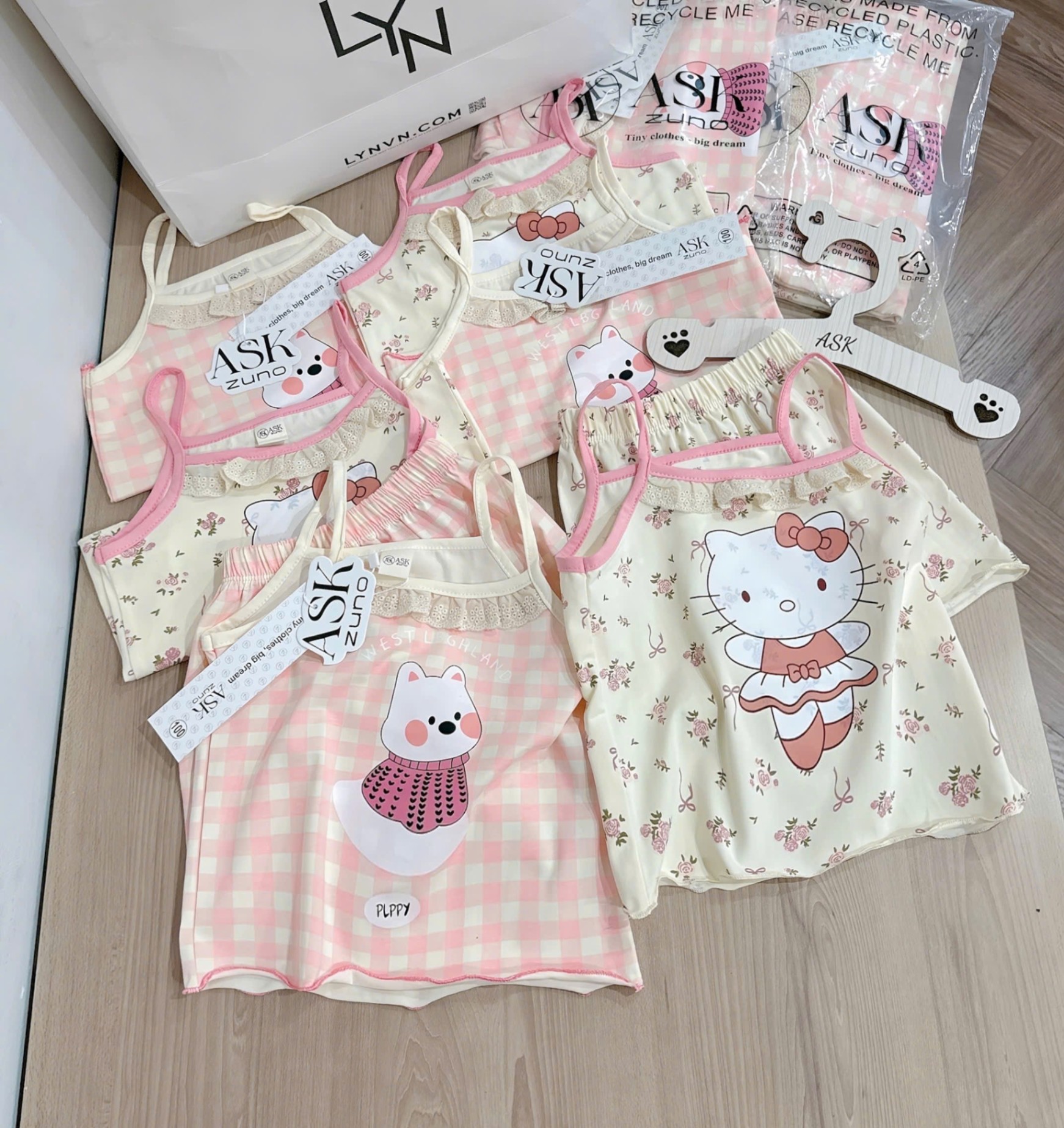 A916 - SET 2 BỘ 2 DÂY KITTY GẤU BE CARO HỒNG