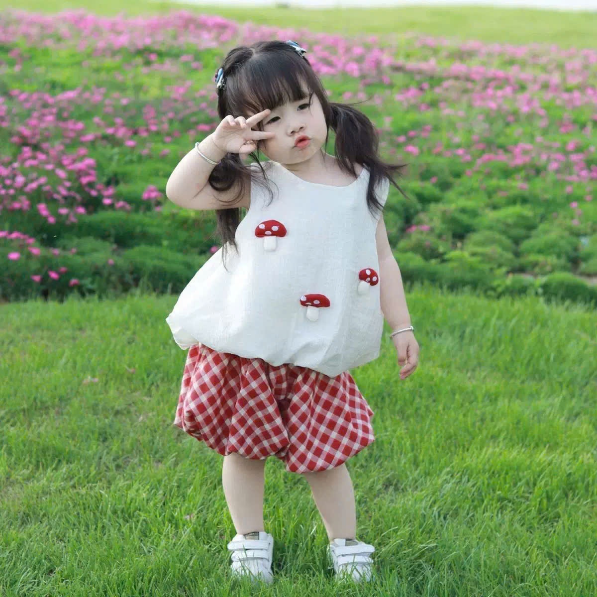 A196 - SET BỘ ĐŨI TRẮNG KEM PHỐI NẤM NỔI QUẦN BÌ KẺ ĐỎ