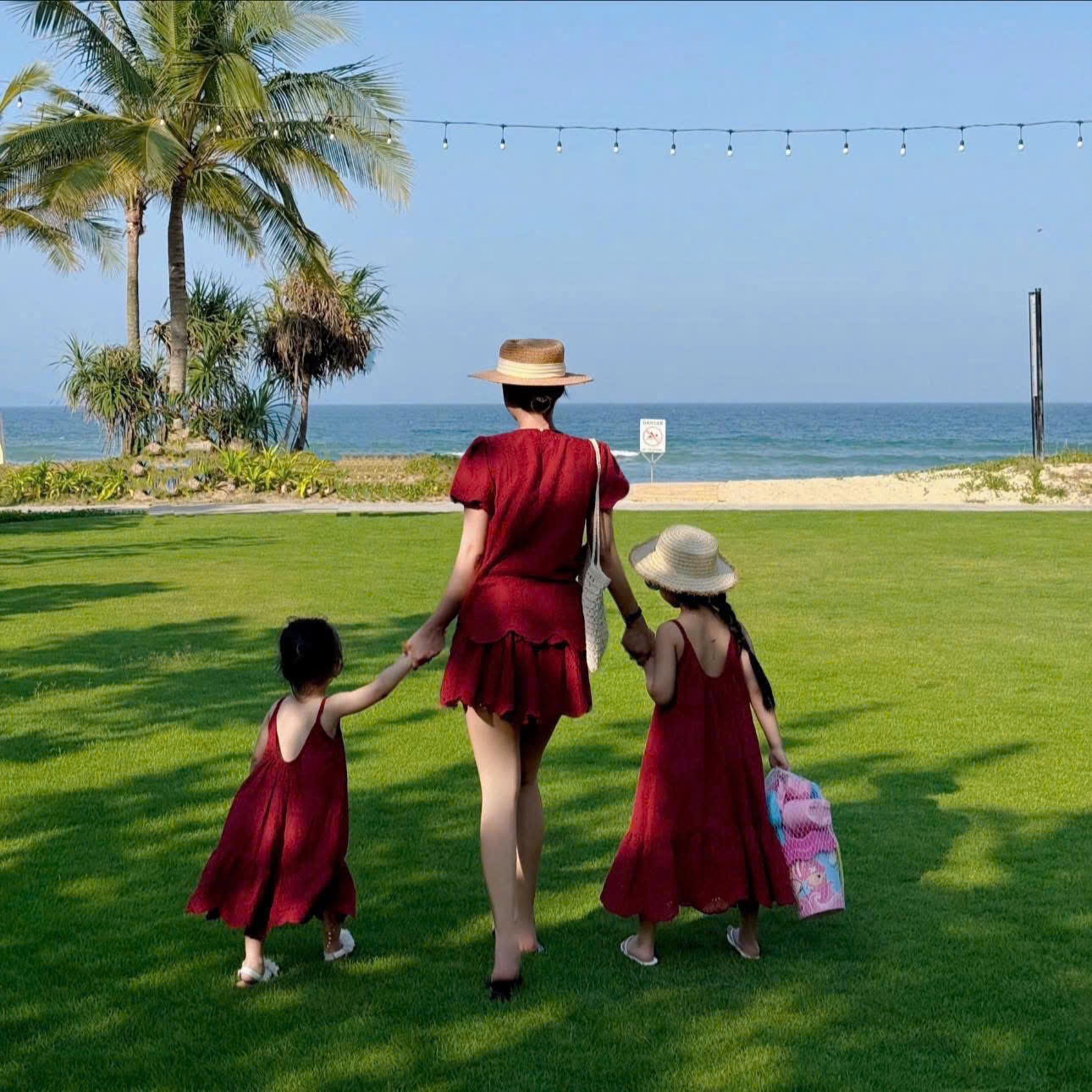 B643 - (GOM)VÁY MAXI ĐỎ CHÂN REN MẸ CON