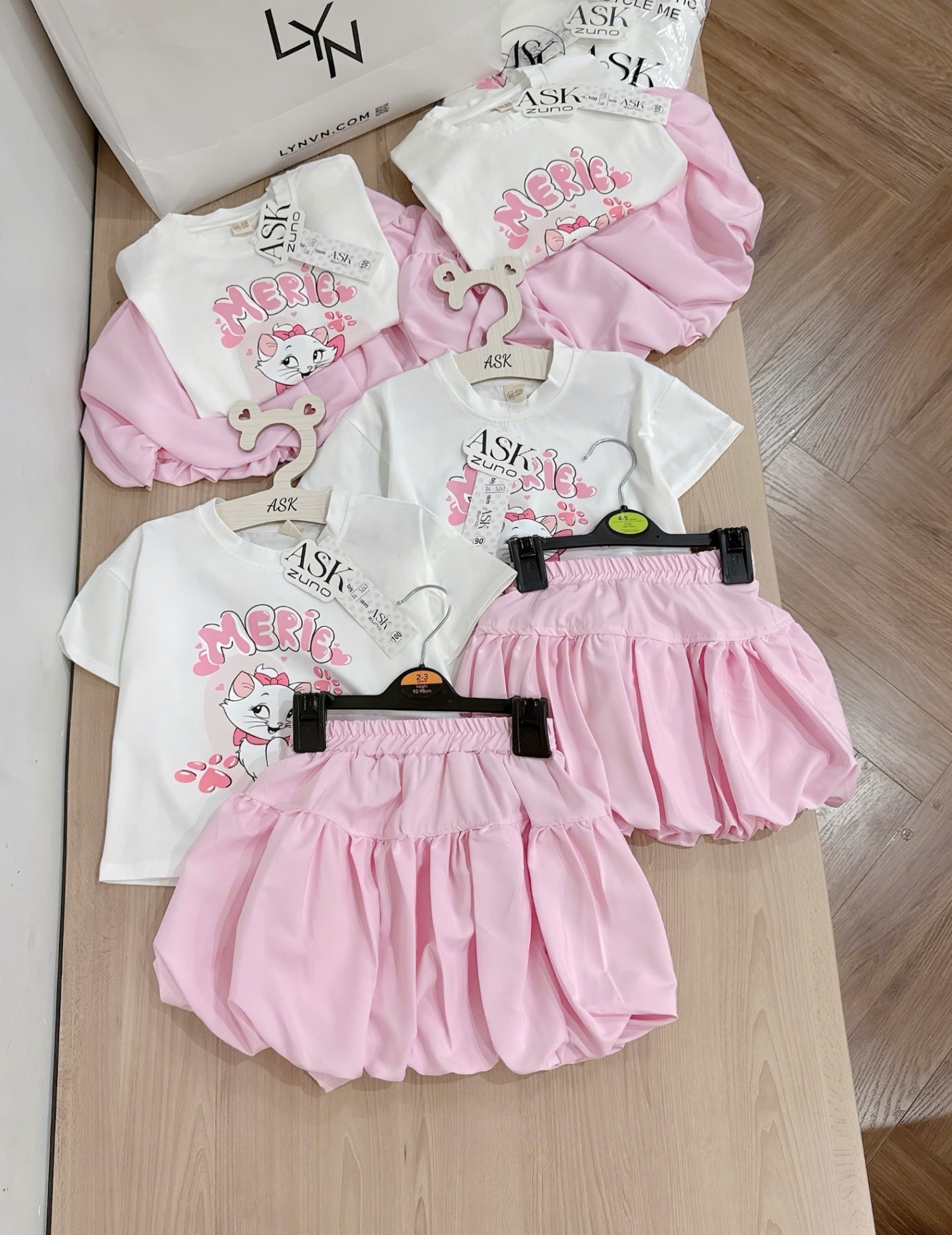 C133 - SET BỘ MÈO MERIE CHÂN VÁY BÍ
