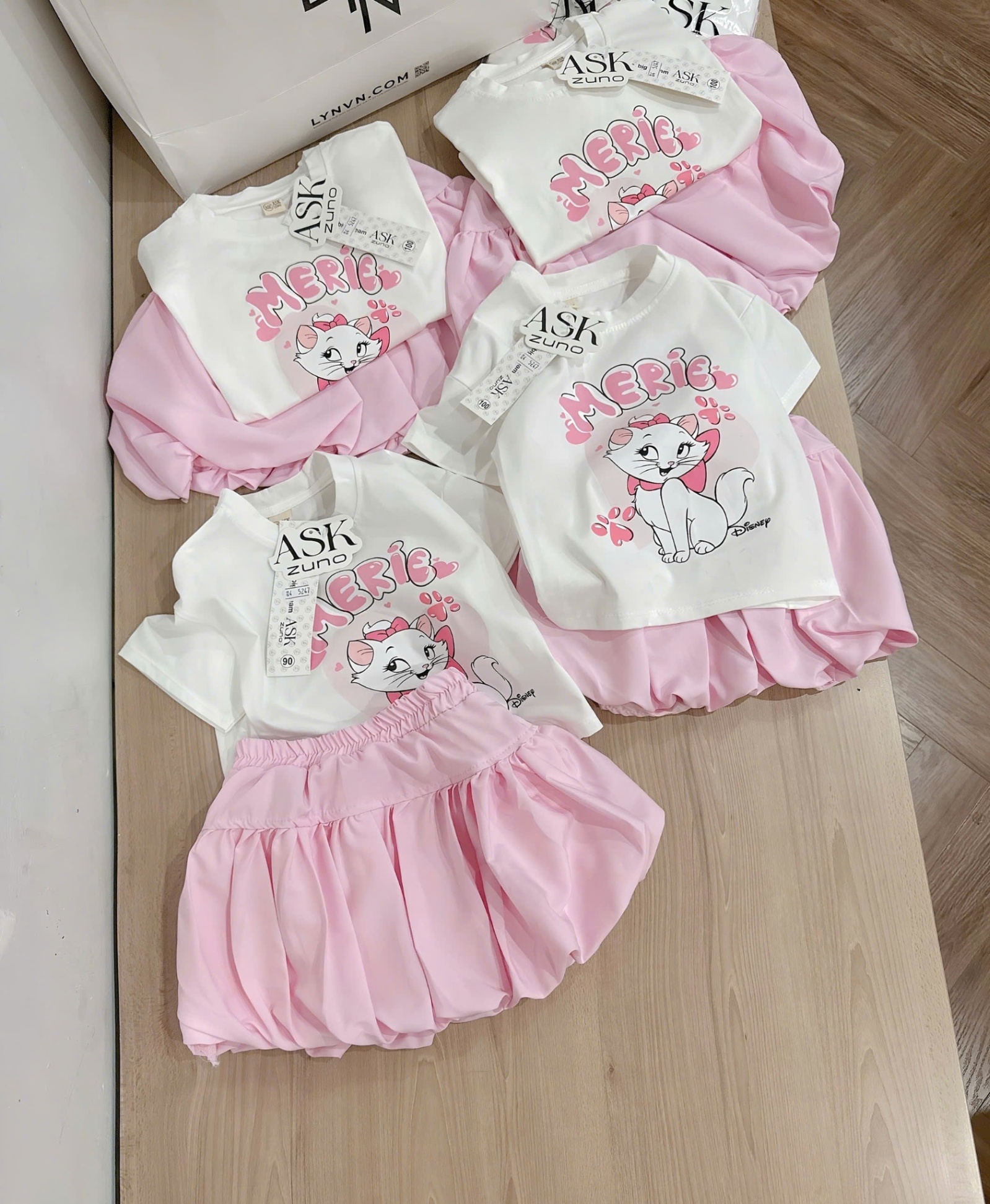 C133 - SET BỘ MÈO MERIE CHÂN VÁY BÍ