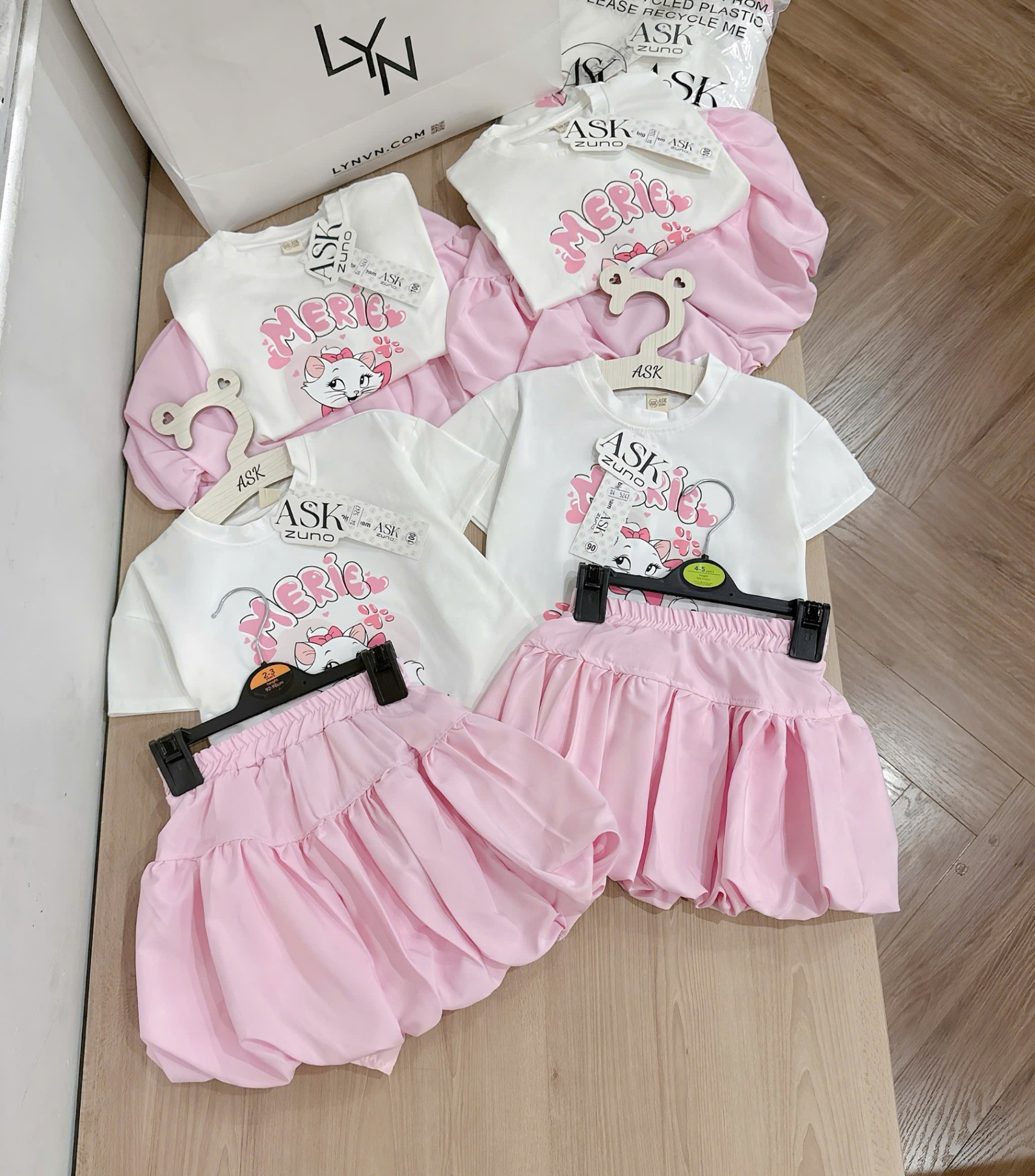 C133 - SET BỘ MÈO MERIE CHÂN VÁY BÍ
