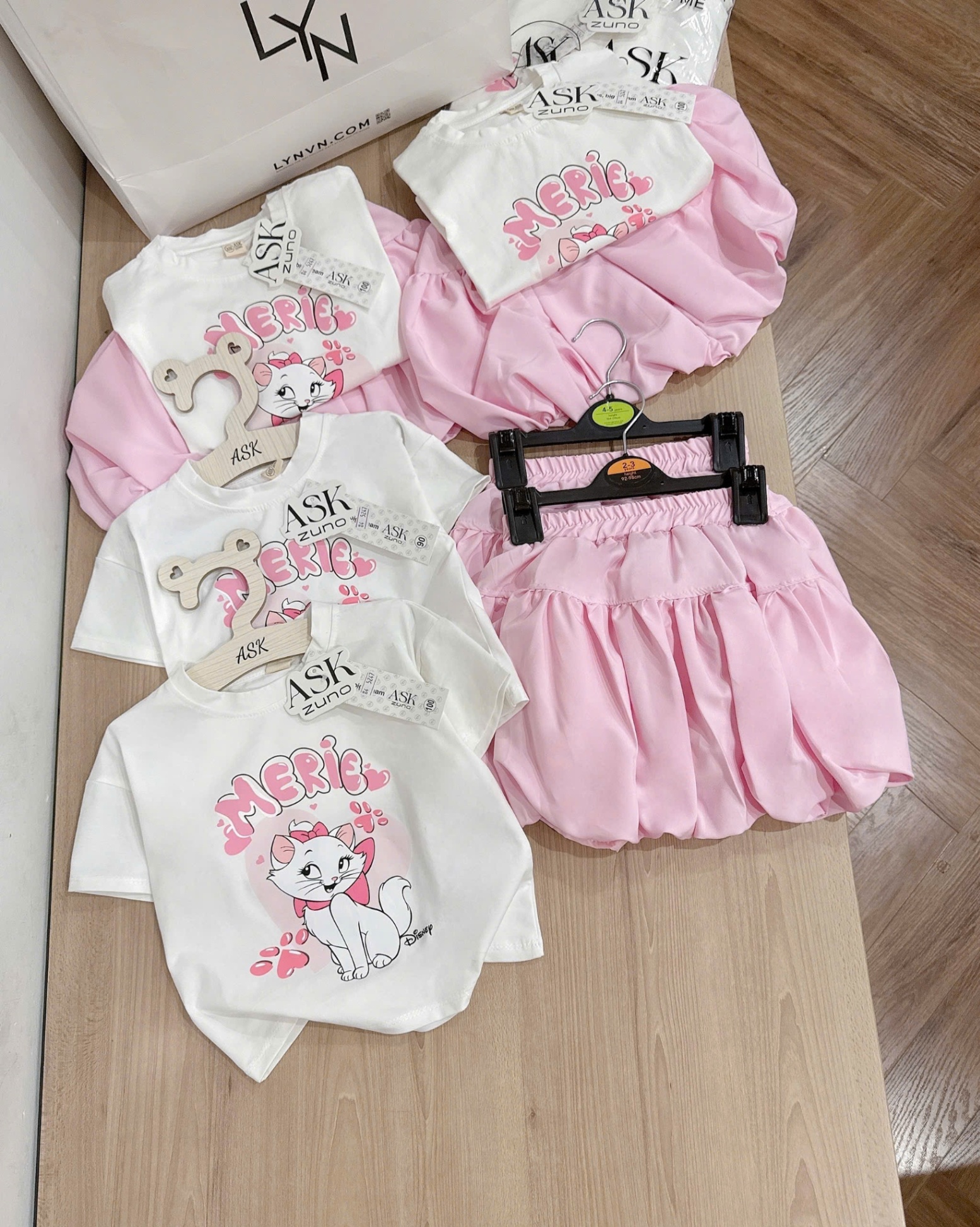 C133 - SET BỘ MÈO MERIE CHÂN VÁY BÍ