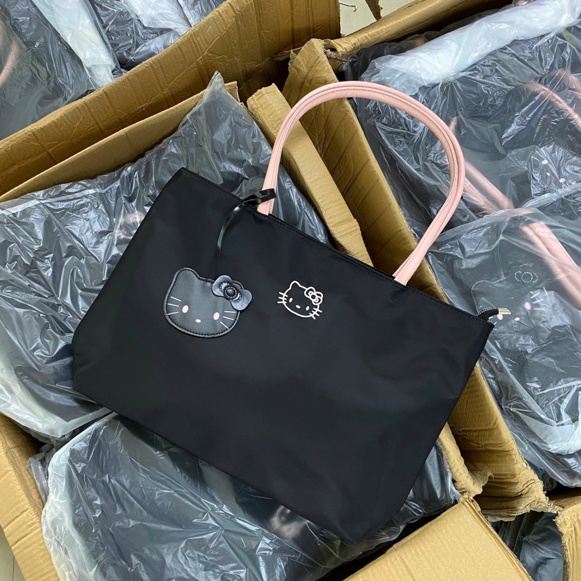A846 - TÚI XÁCH ĐEN CANVAS KITTY