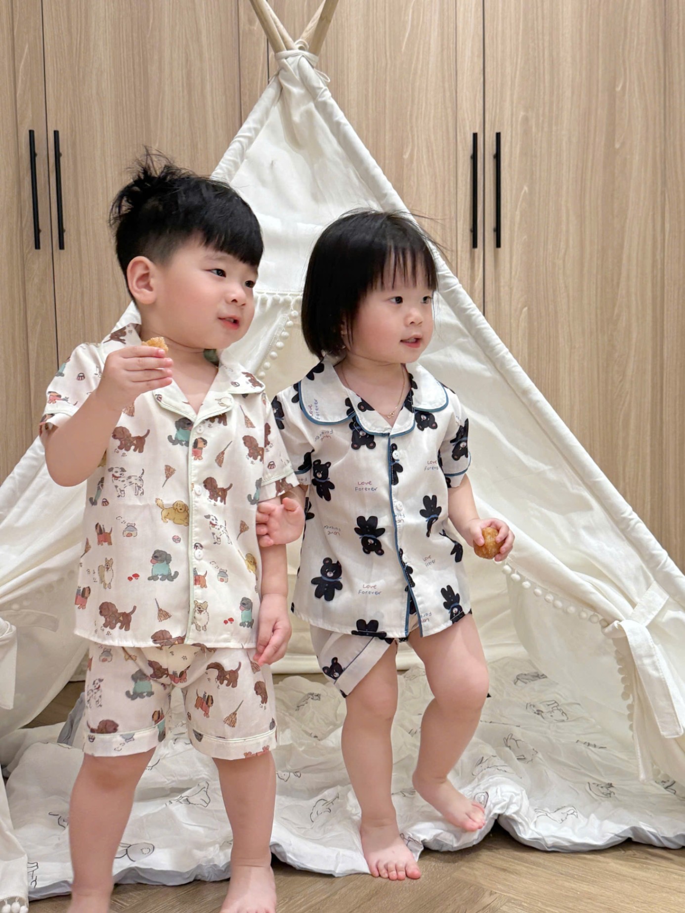 XẢ A319 - SET 2 BỘ PIJAMA GẤU ĐEN CHÓ