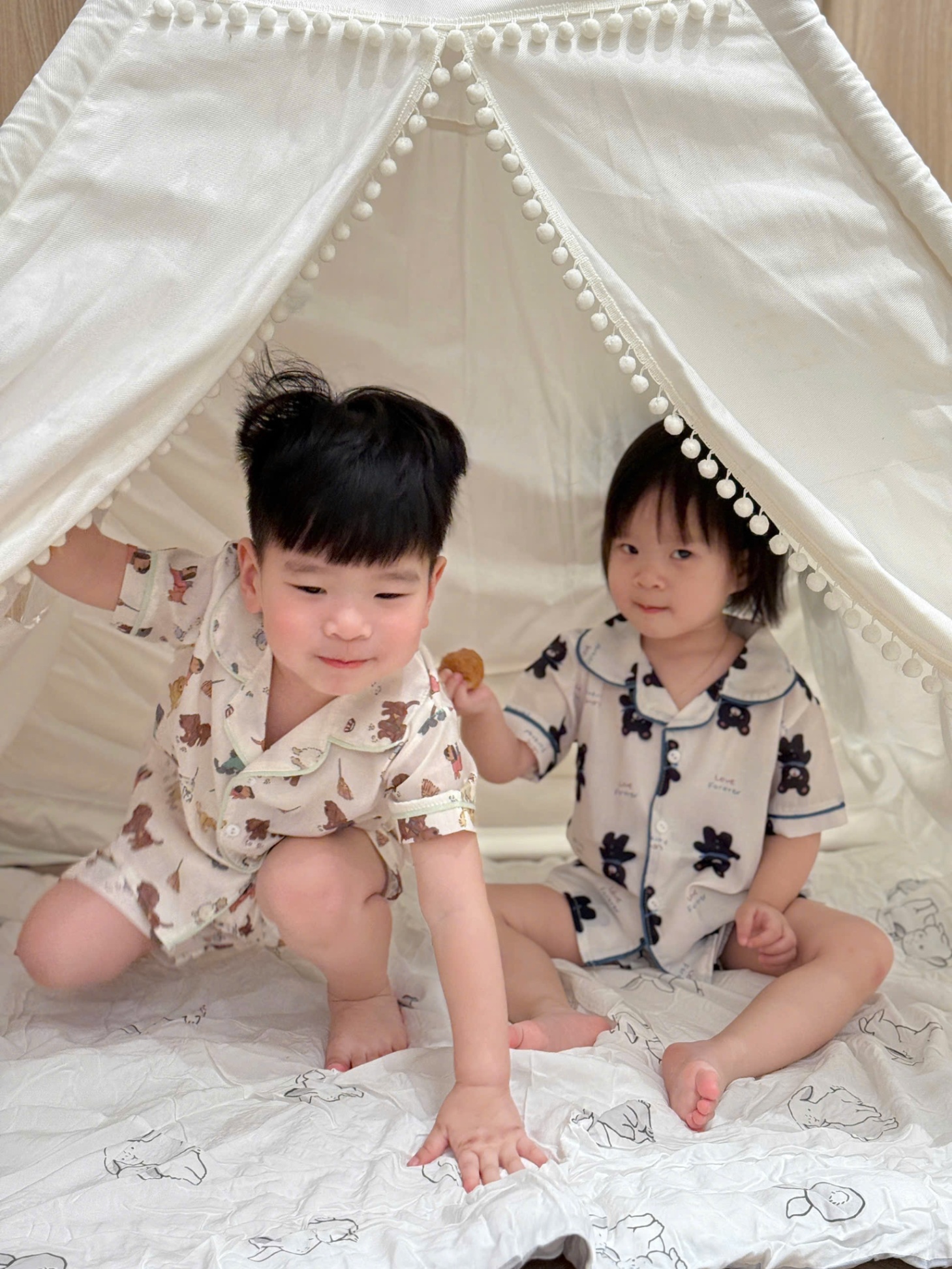 XẢ A319 - SET 2 BỘ PIJAMA GẤU ĐEN CHÓ