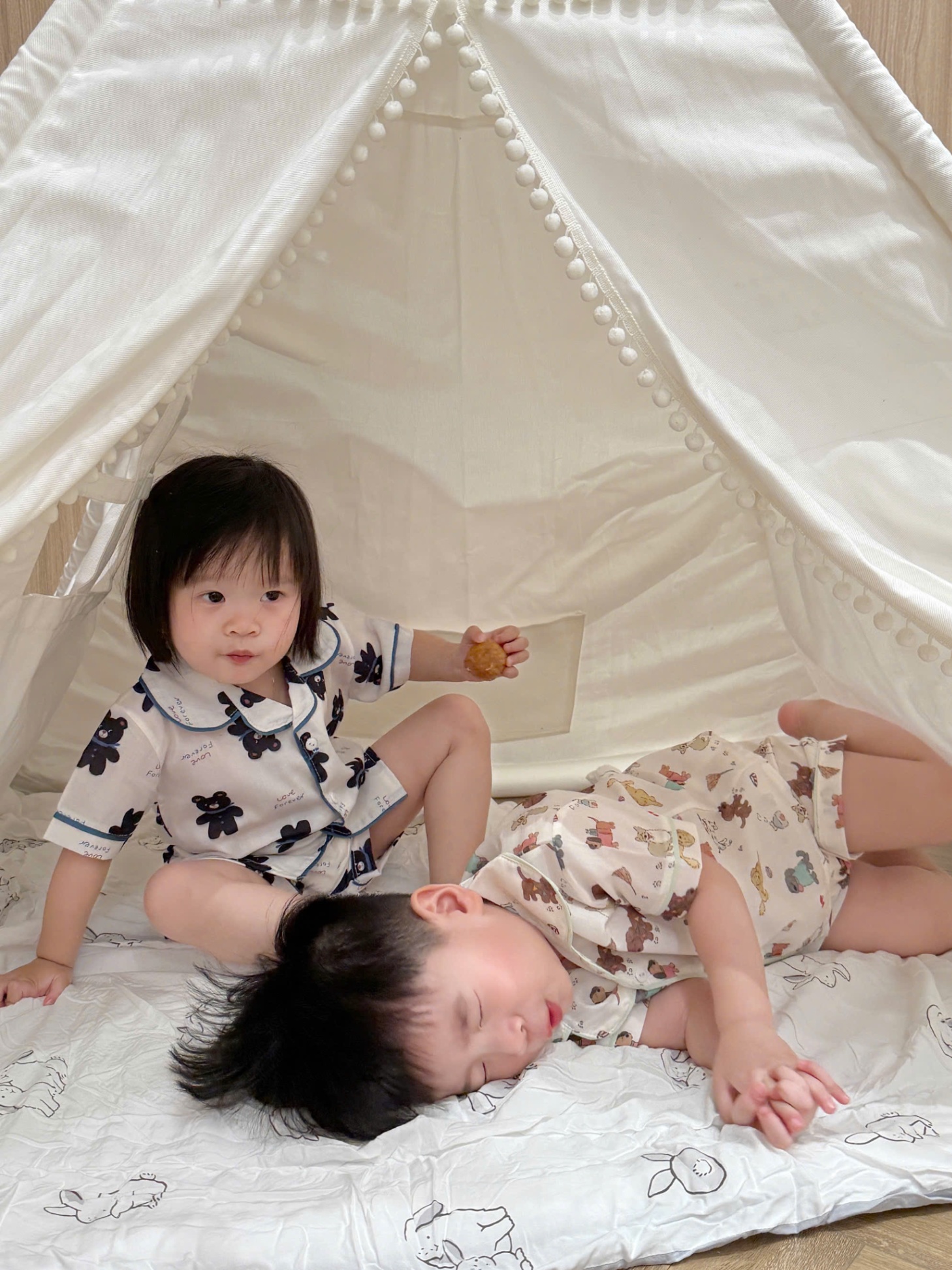 XẢ A319 - SET 2 BỘ PIJAMA GẤU ĐEN CHÓ