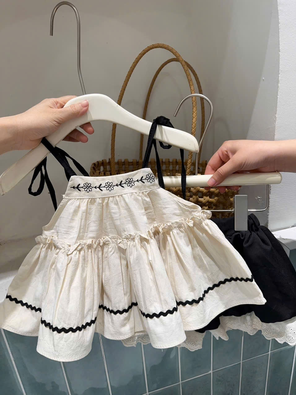 A172 - SET ÁO BE BÈO QUẦN BÍ ĐEN THÔ PHỐI REN