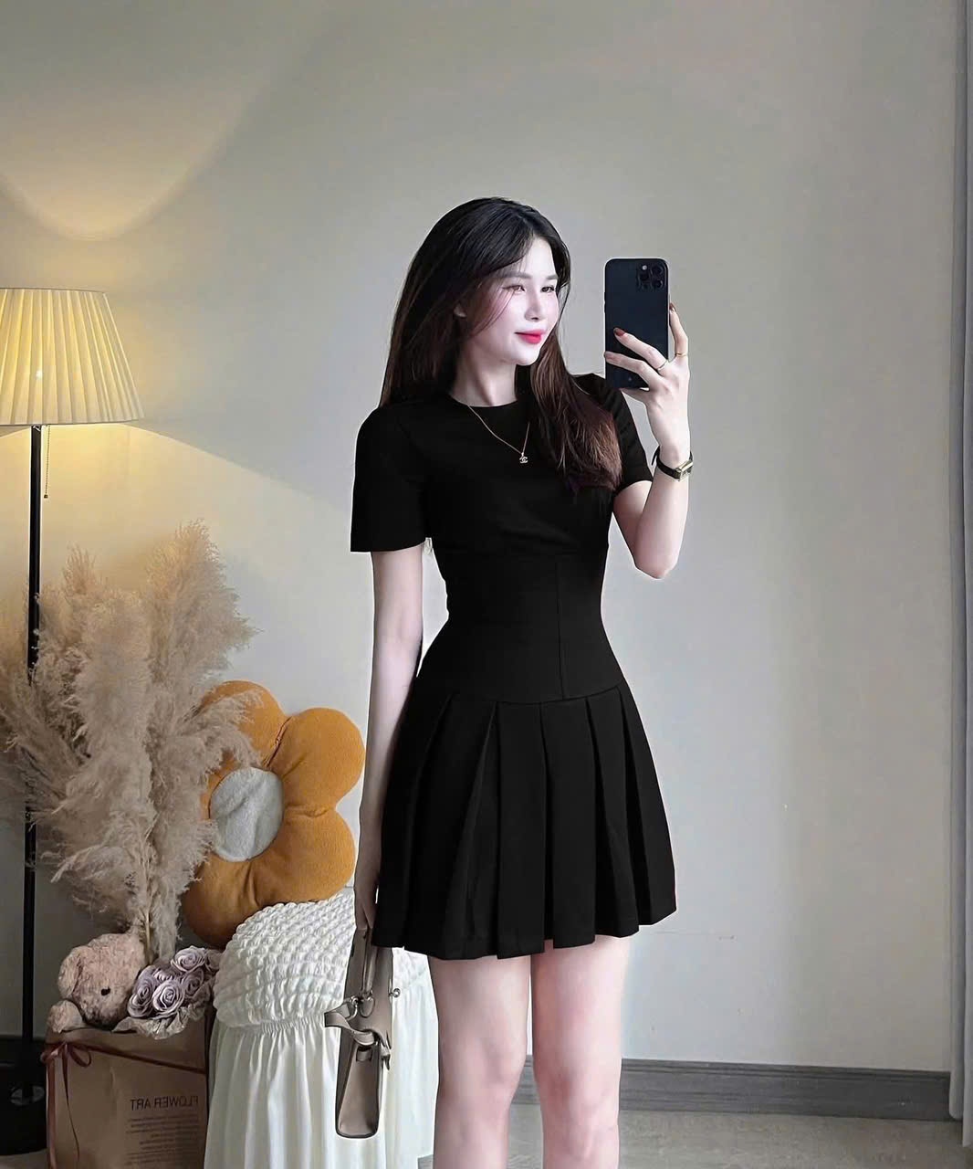 B522 - (GOM) VÁY ĐEN CHÂN XÒE XẾP LY