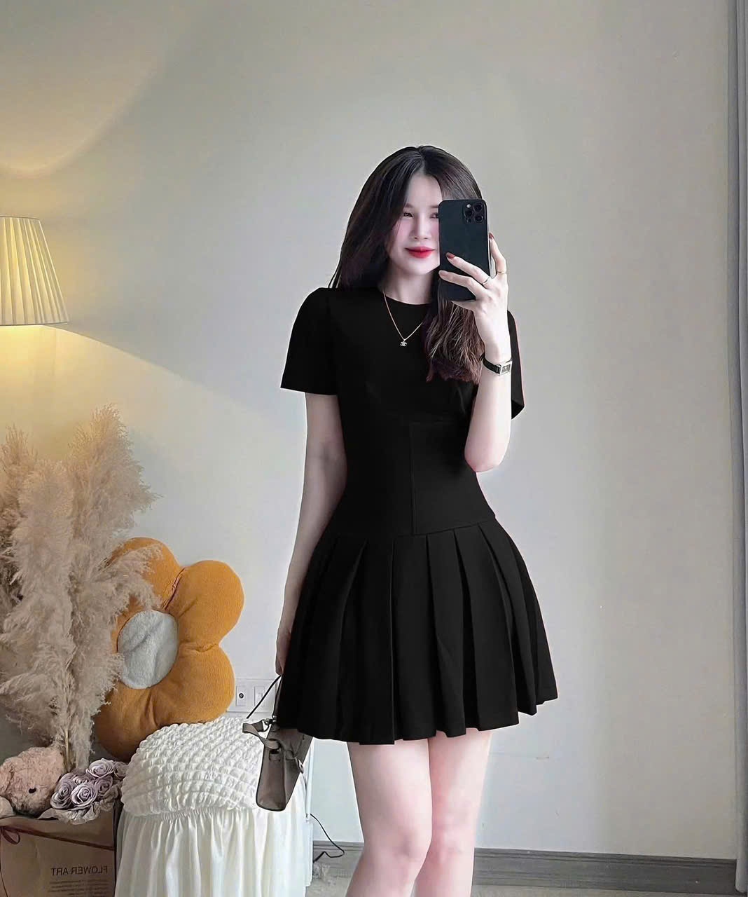 B522 - (GOM) VÁY ĐEN CHÂN XÒE XẾP LY