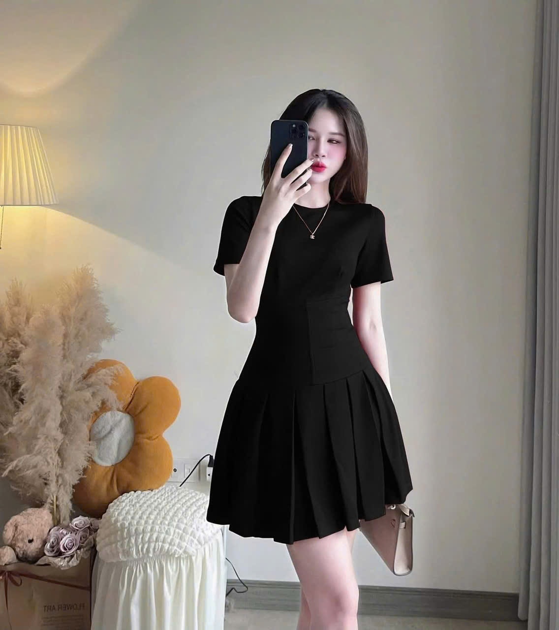 B522 - (GOM) VÁY ĐEN CHÂN XÒE XẾP LY