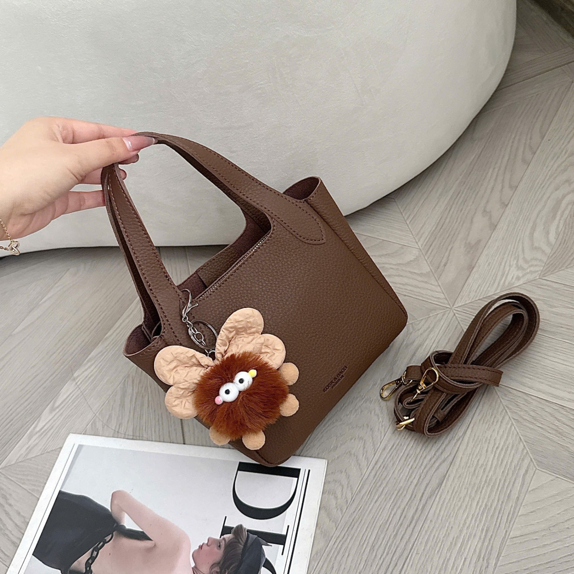 B735 - TÚI XÁCH QC DA SẦN SIZE 20
