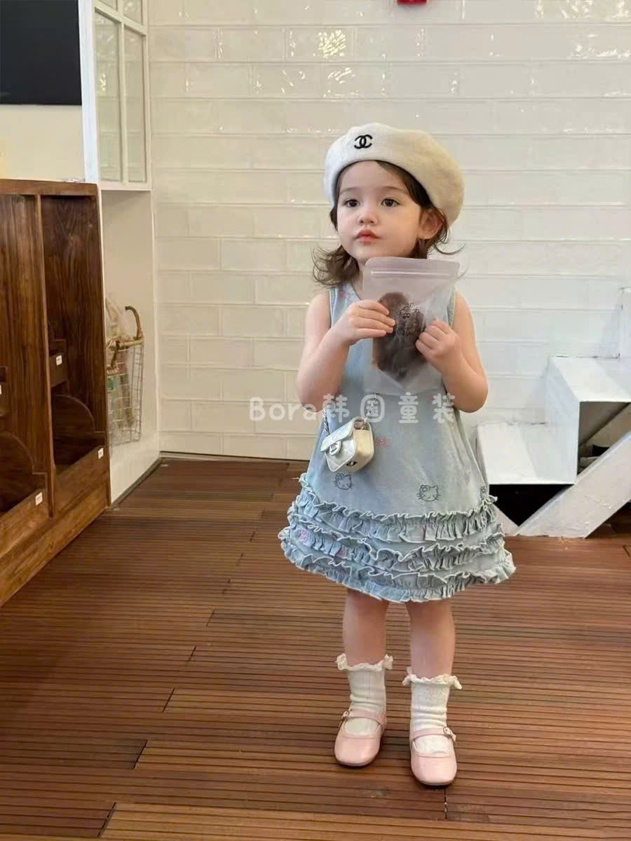 XẢ B878 - VÁY JEAN THÊU MÈO KITTY PHỐI BÈO NHÚN