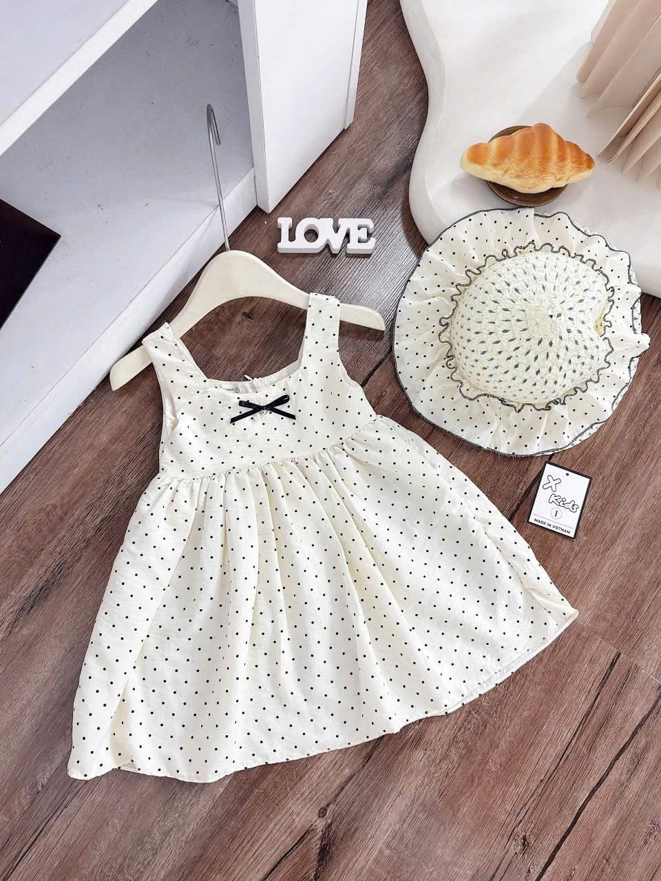 A680 (GOM) VÁY TRẮNG CHẤM BI KÈM MŨ CÓI BG