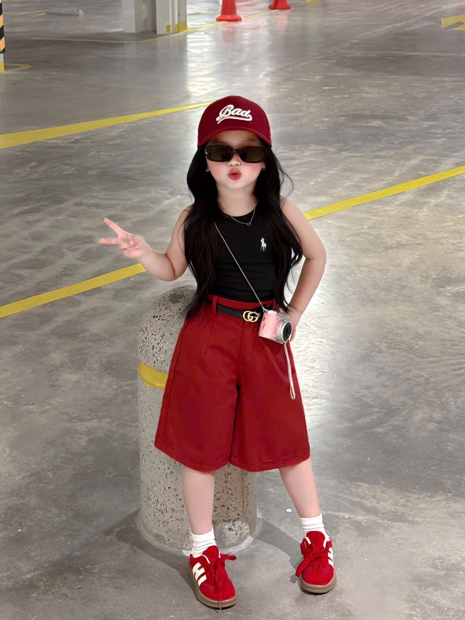 A171 - (GOM) SET ÁO ĐEN NGỰA QUẦN KAKI ĐỎ