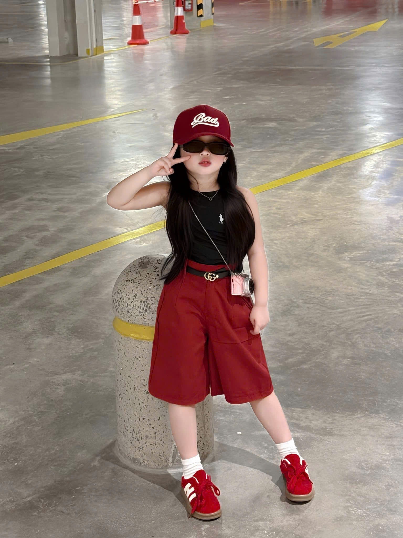 A171 - (GOM) SET ÁO ĐEN NGỰA QUẦN KAKI ĐỎ