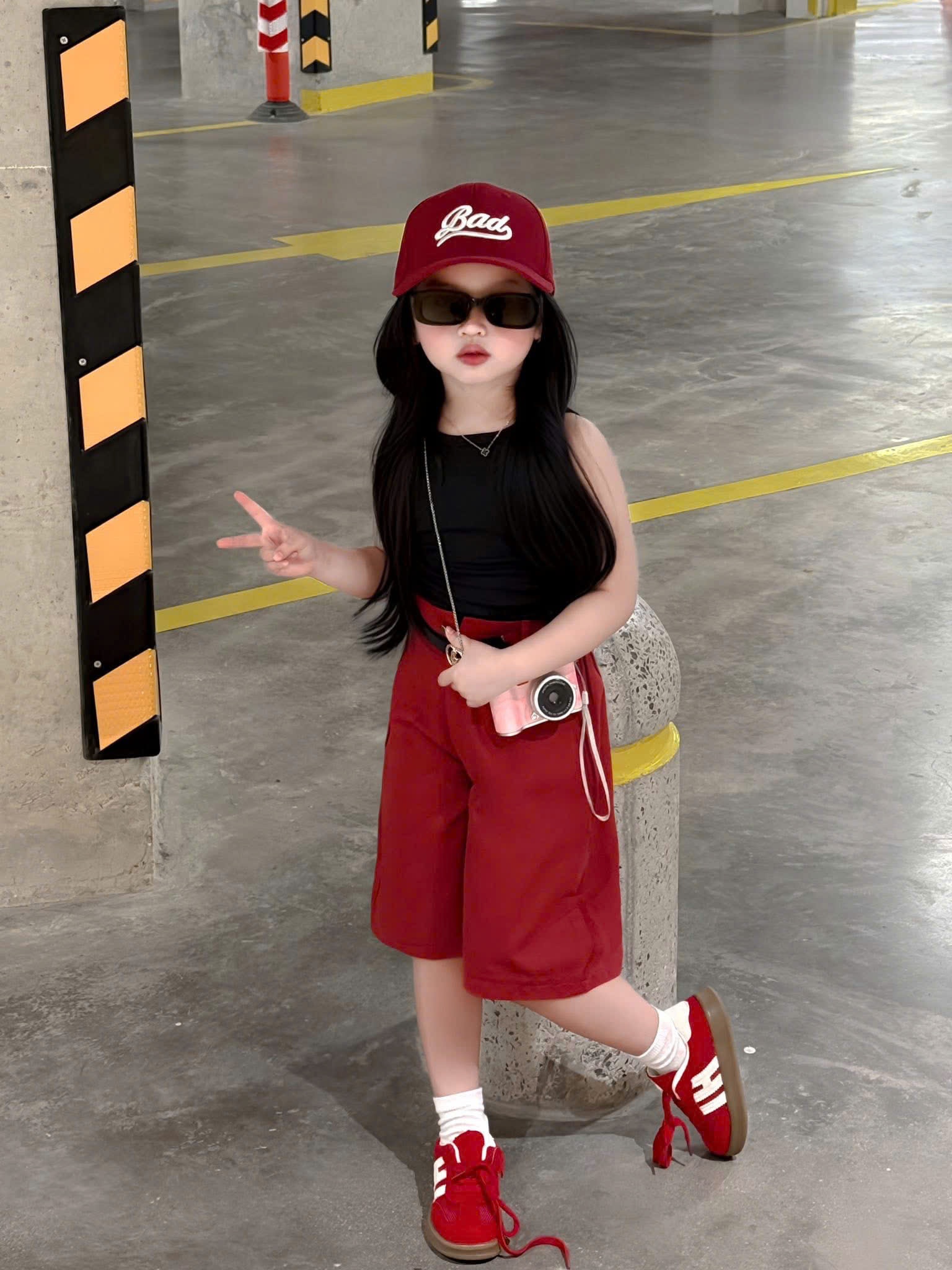 A171 - (GOM) SET ÁO ĐEN NGỰA QUẦN KAKI ĐỎ