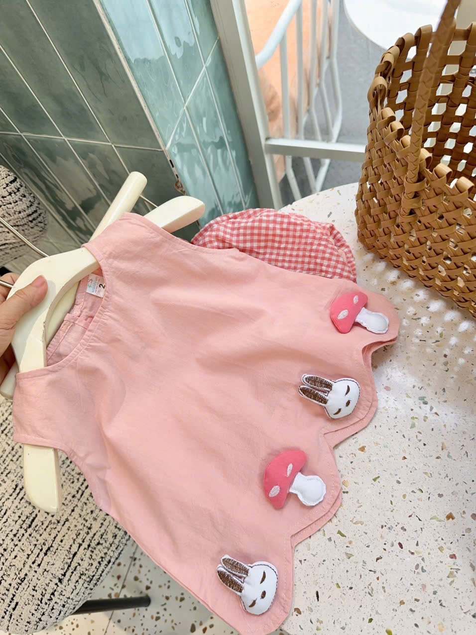 B838 - SET ÁO TRẮNG THỎ NẤM QUẦN BÌ CARO ĐỎ