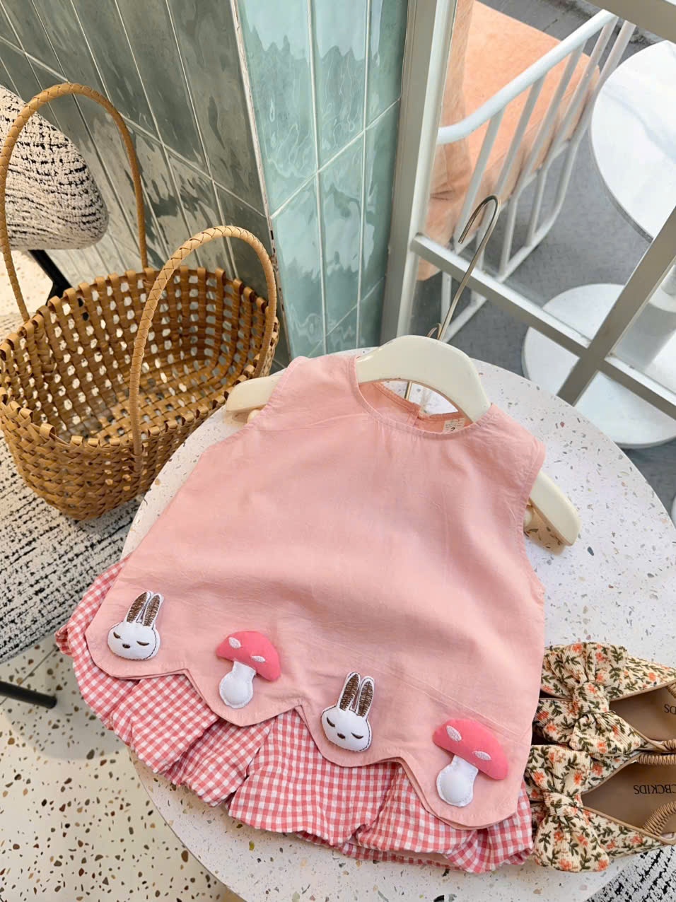 B838 - SET ÁO TRẮNG THỎ NẤM QUẦN BÌ CARO ĐỎ