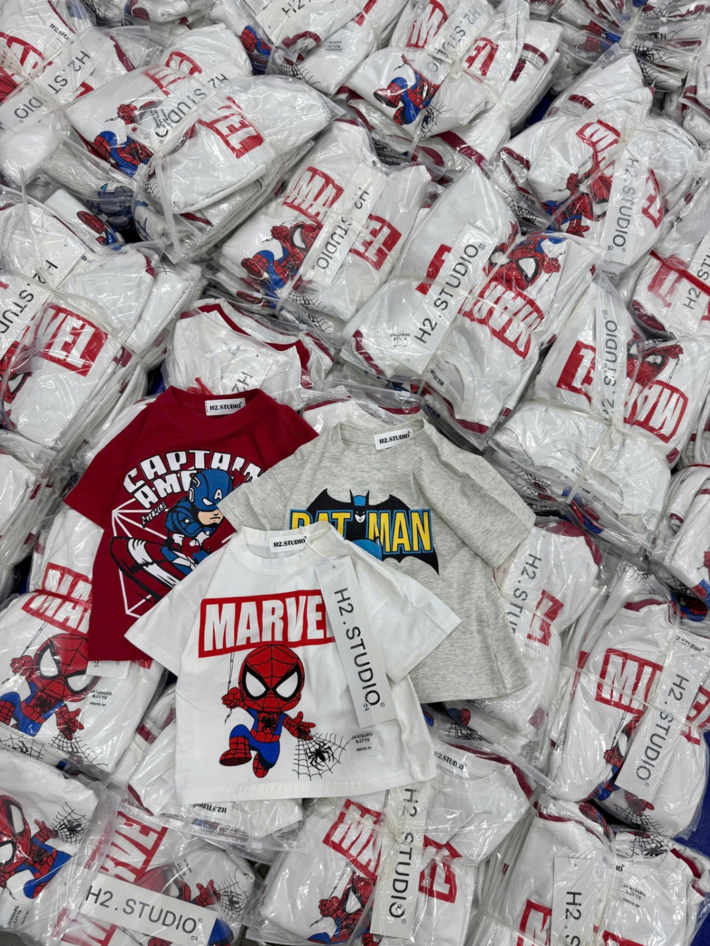 A749 - SET 3 ÁO CAPTAIN BATMAN MARVEL ĐỎ TRASWNGS XÁM