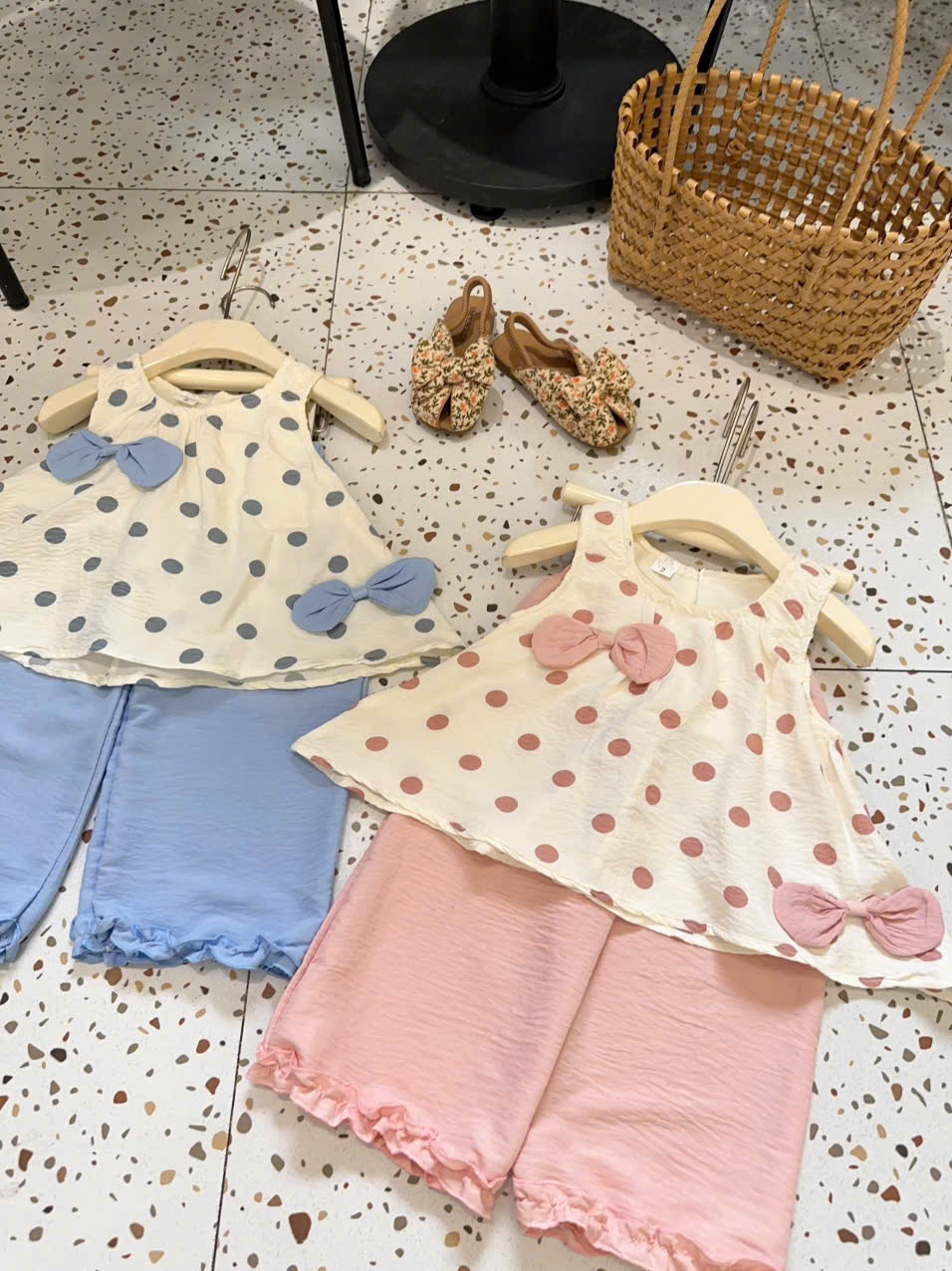 B814 - SET ĐŨI ÁO CHẤM BI ĐÍNH NƠ