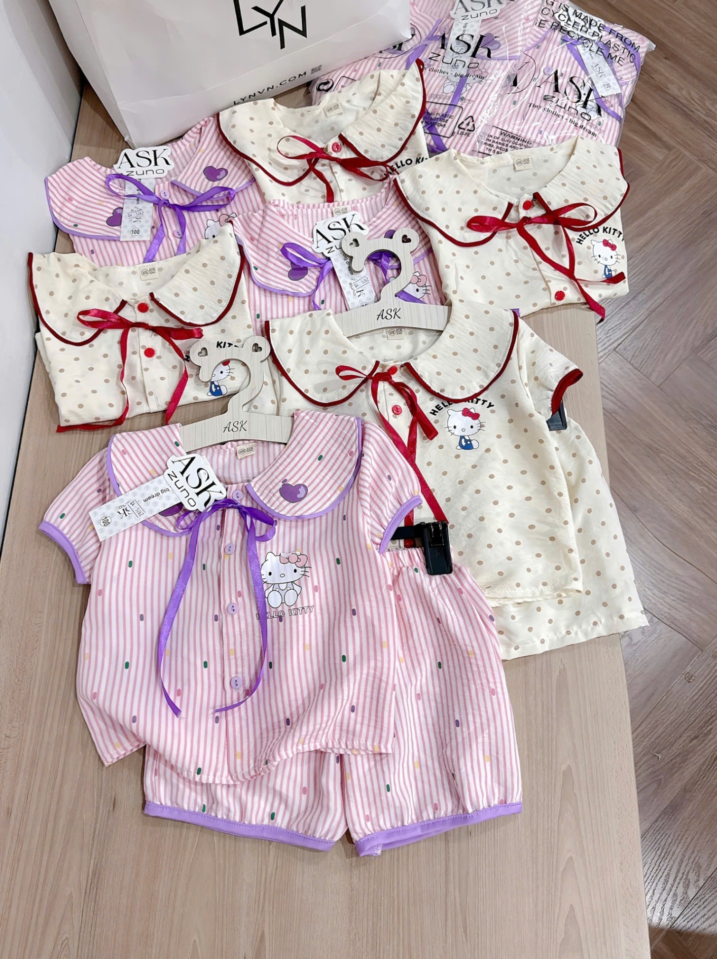 B538 - SET 2 BỘ KITTY CHẤM BI BE VIỀN ĐỎ HỒNG KẺ VIỀN TÍM