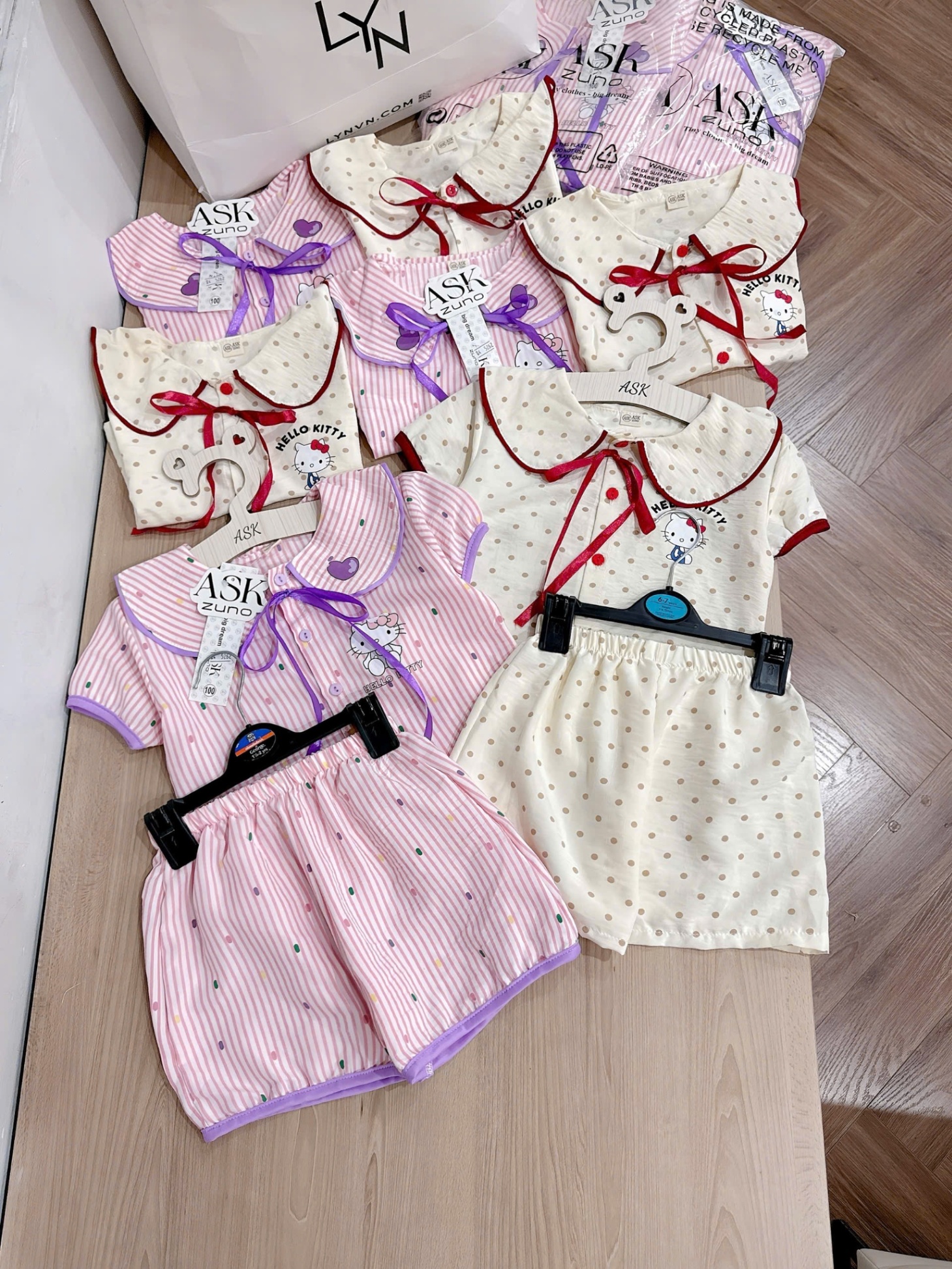 B538 - SET 2 BỘ KITTY CHẤM BI BE VIỀN ĐỎ HỒNG KẺ VIỀN TÍM