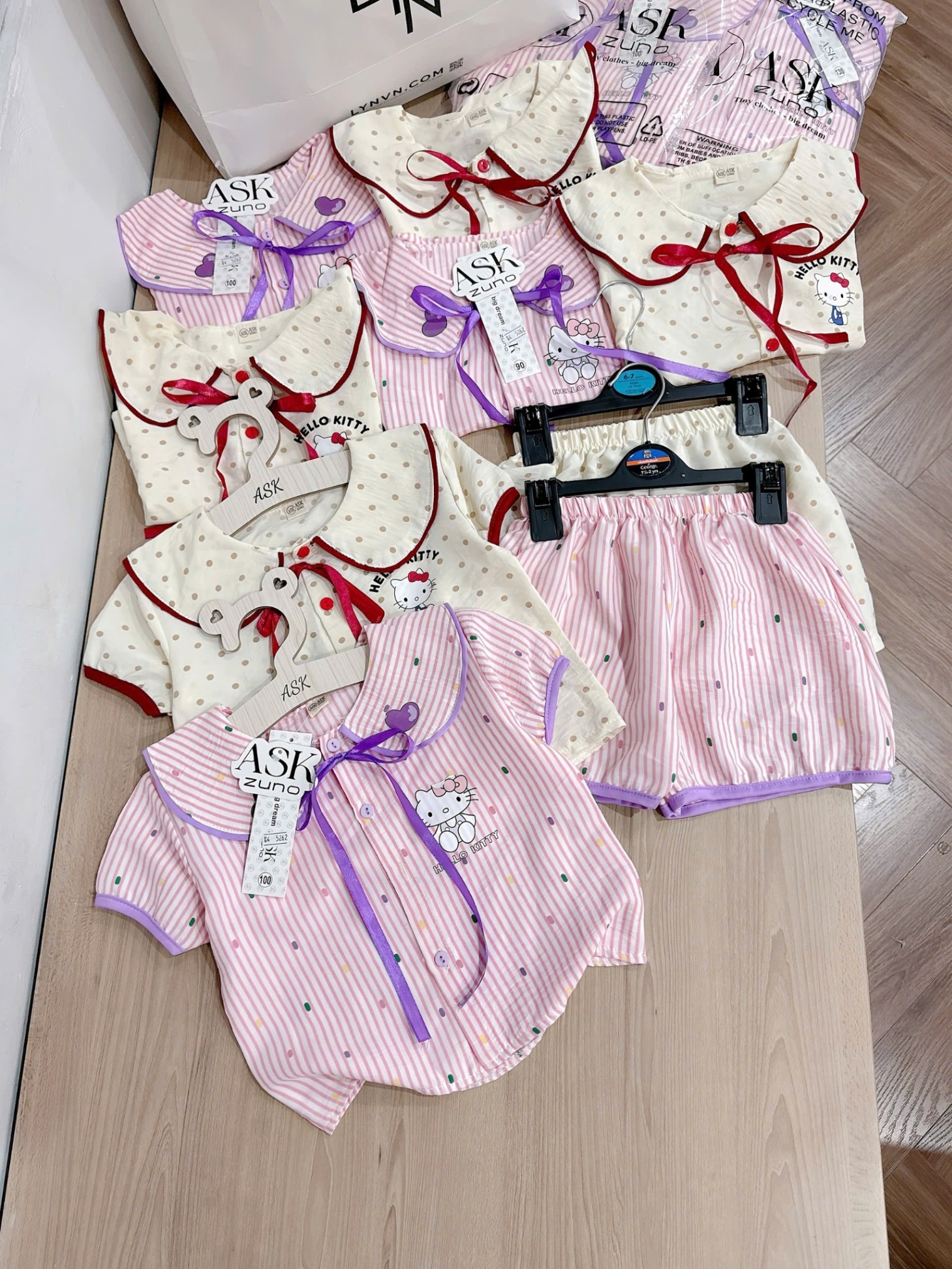 B538 - SET 2 BỘ KITTY CHẤM BI BE VIỀN ĐỎ HỒNG KẺ VIỀN TÍM