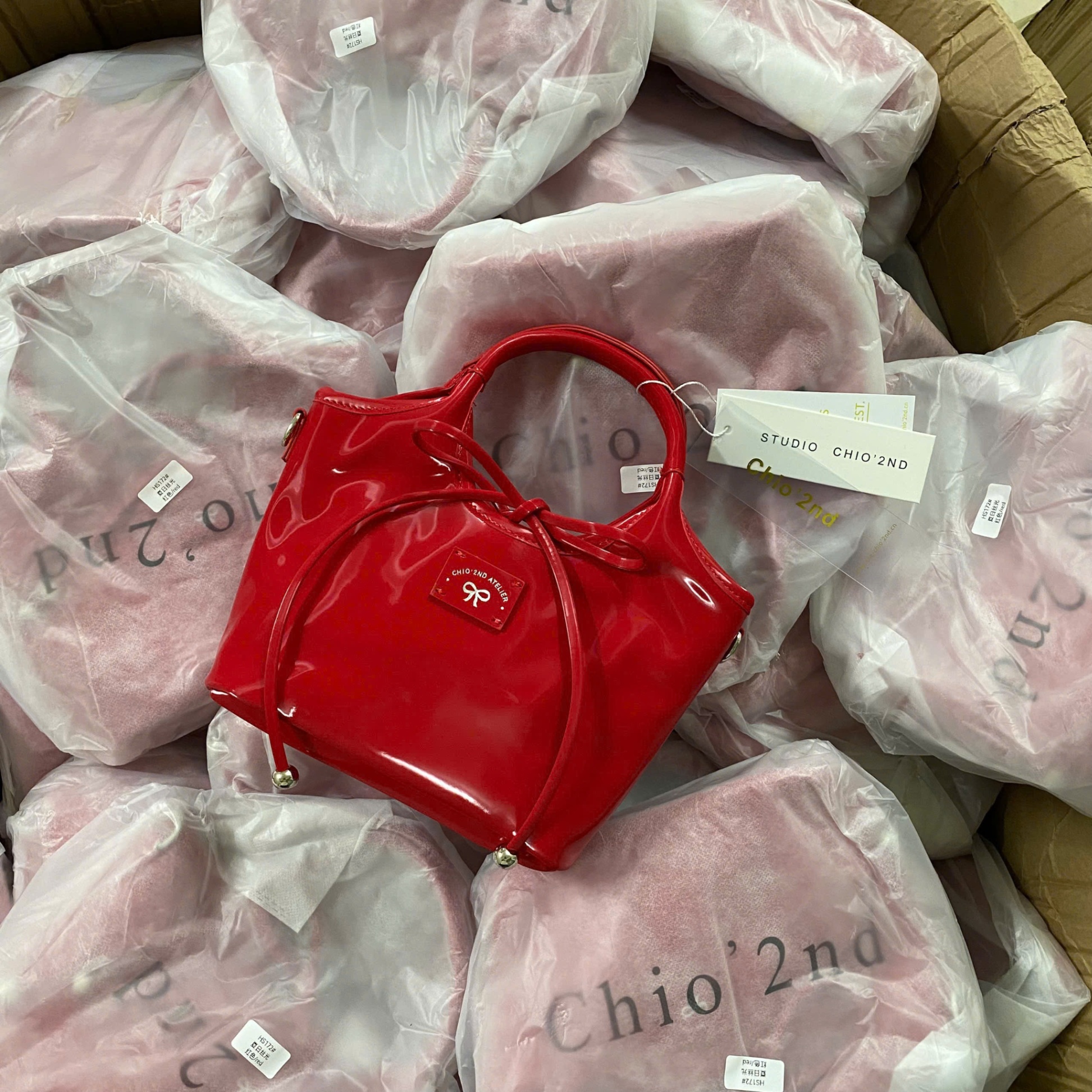 B381 - TÚI XÁCH CHIO ĐỎ QUAI XÁCH ĐEO CHÉO