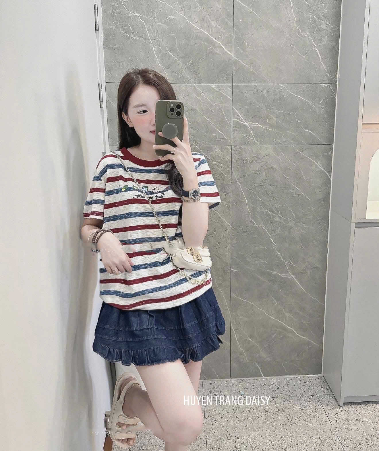 A412 -(GOM) ÁO XƯỚC KẺ VIỀN CỔ ĐỎ