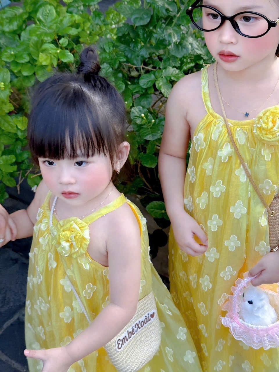B229 - VÁY YẾM VÀNG IN HOA BÉ GÁI