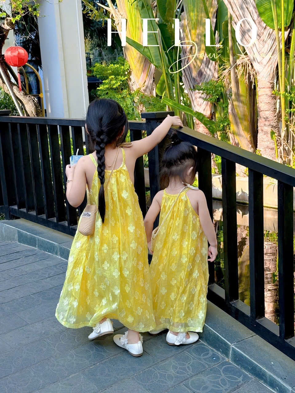 B229 - VÁY YẾM VÀNG IN HOA BÉ GÁI