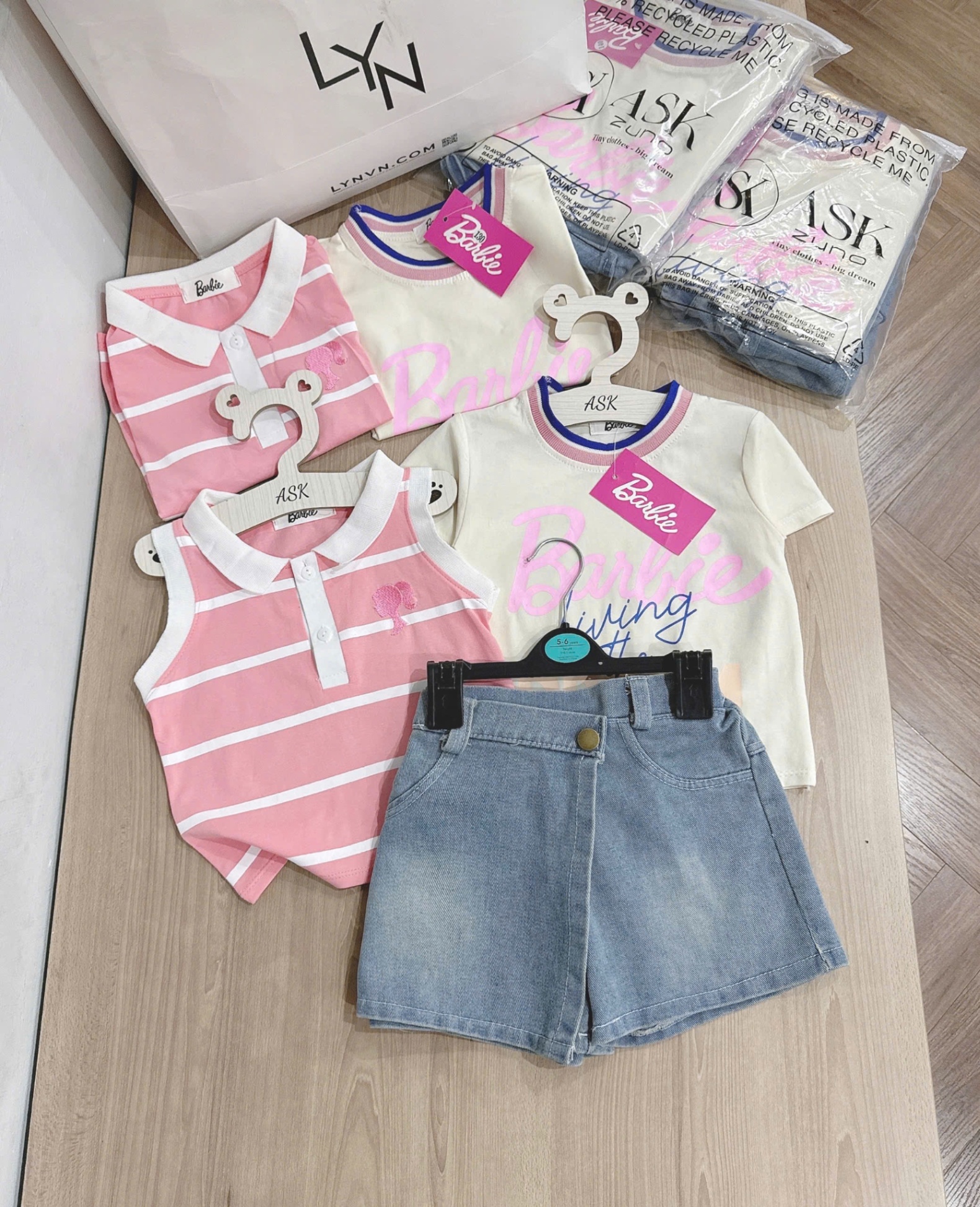 A708 - SET 3CT ÁO BARBIE BE HỒNG KÈM CV JEAN