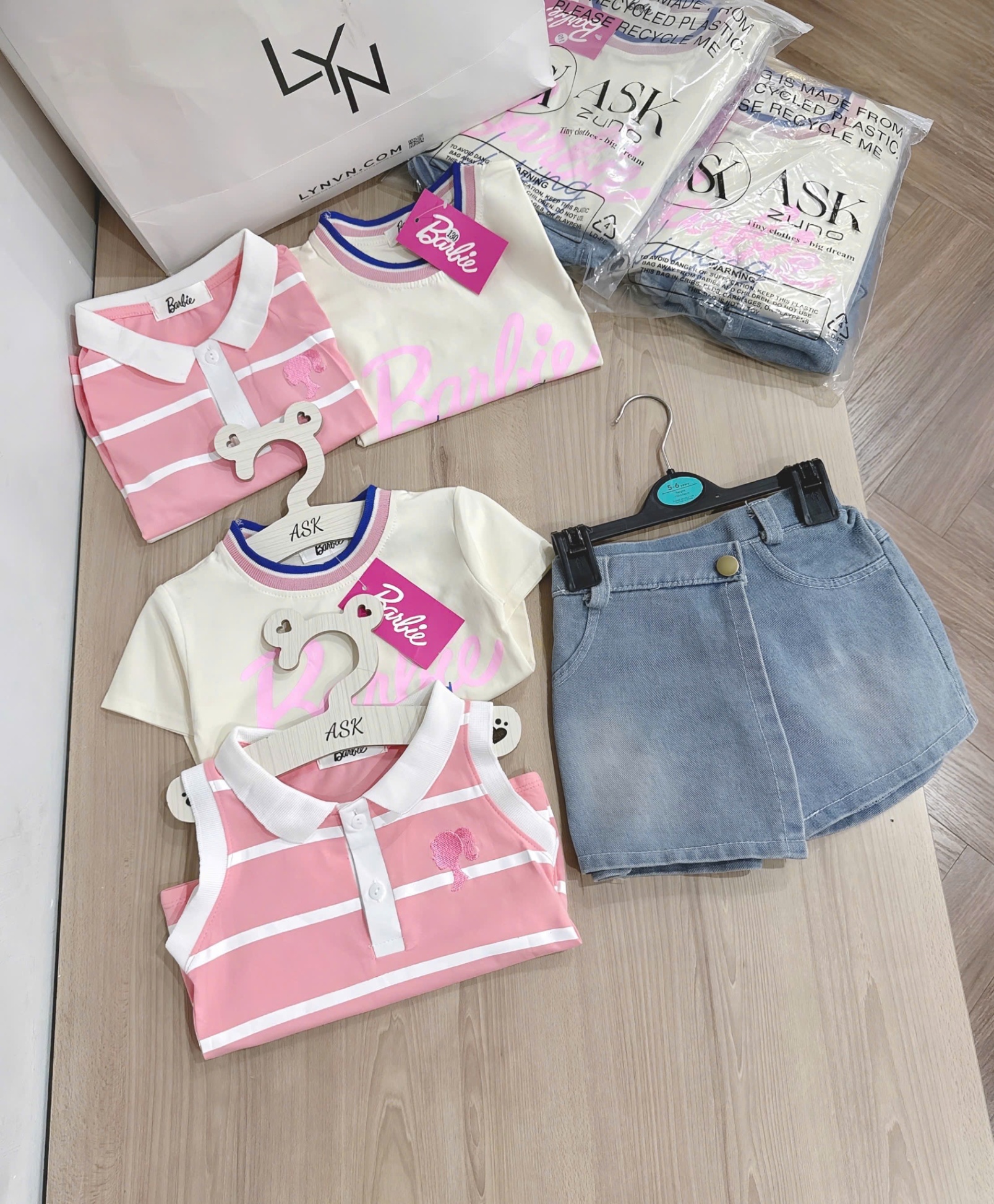 A708 - SET 3CT ÁO BARBIE BE HỒNG KÈM CV JEAN