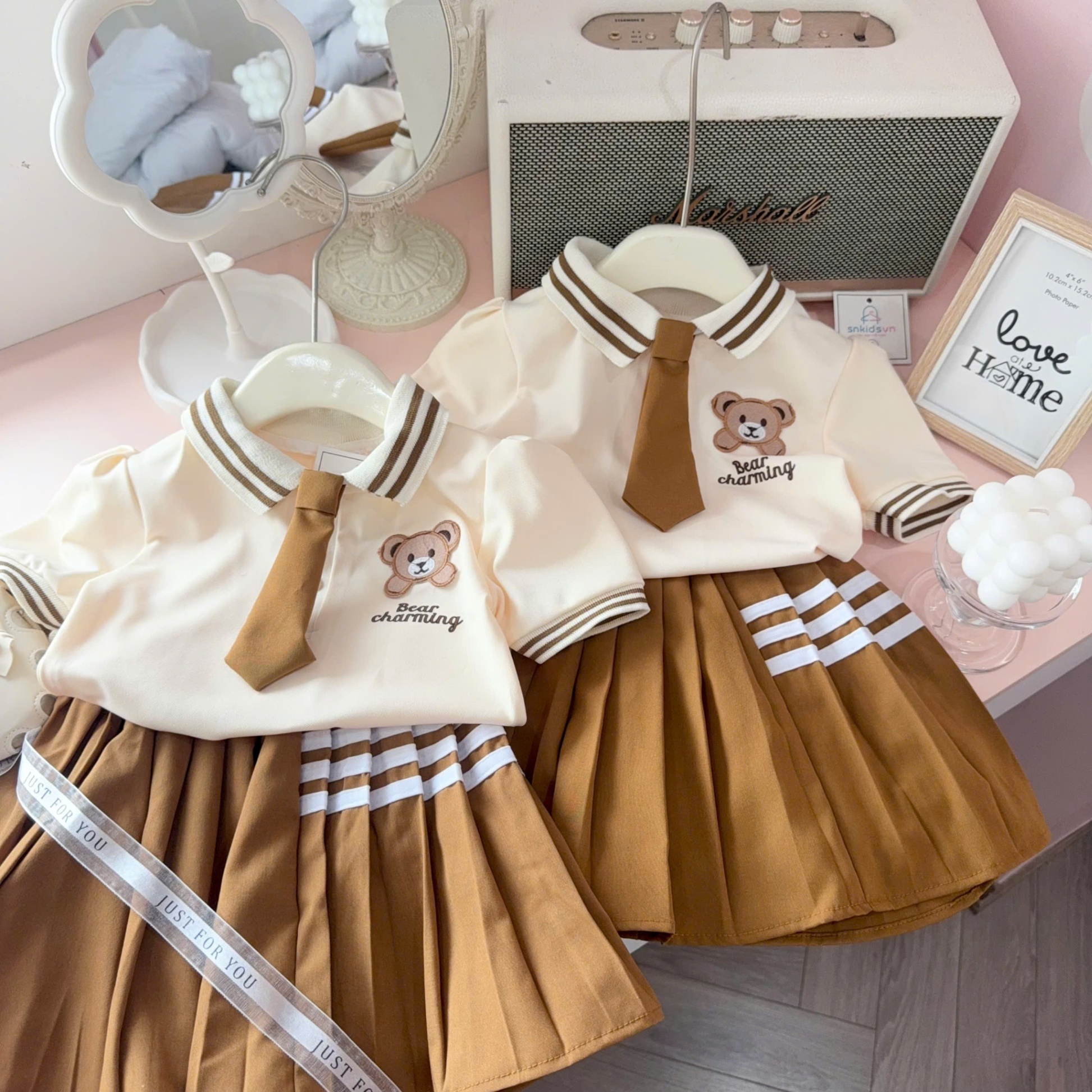 C215 - SET ÁO POLO THÊU GẤU KÈM CAVAT MIX CV NÂU