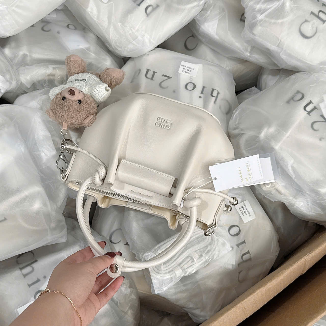 A573 - TÚI XÁCH CHIO TRẮNG KEM SIZE 17CM