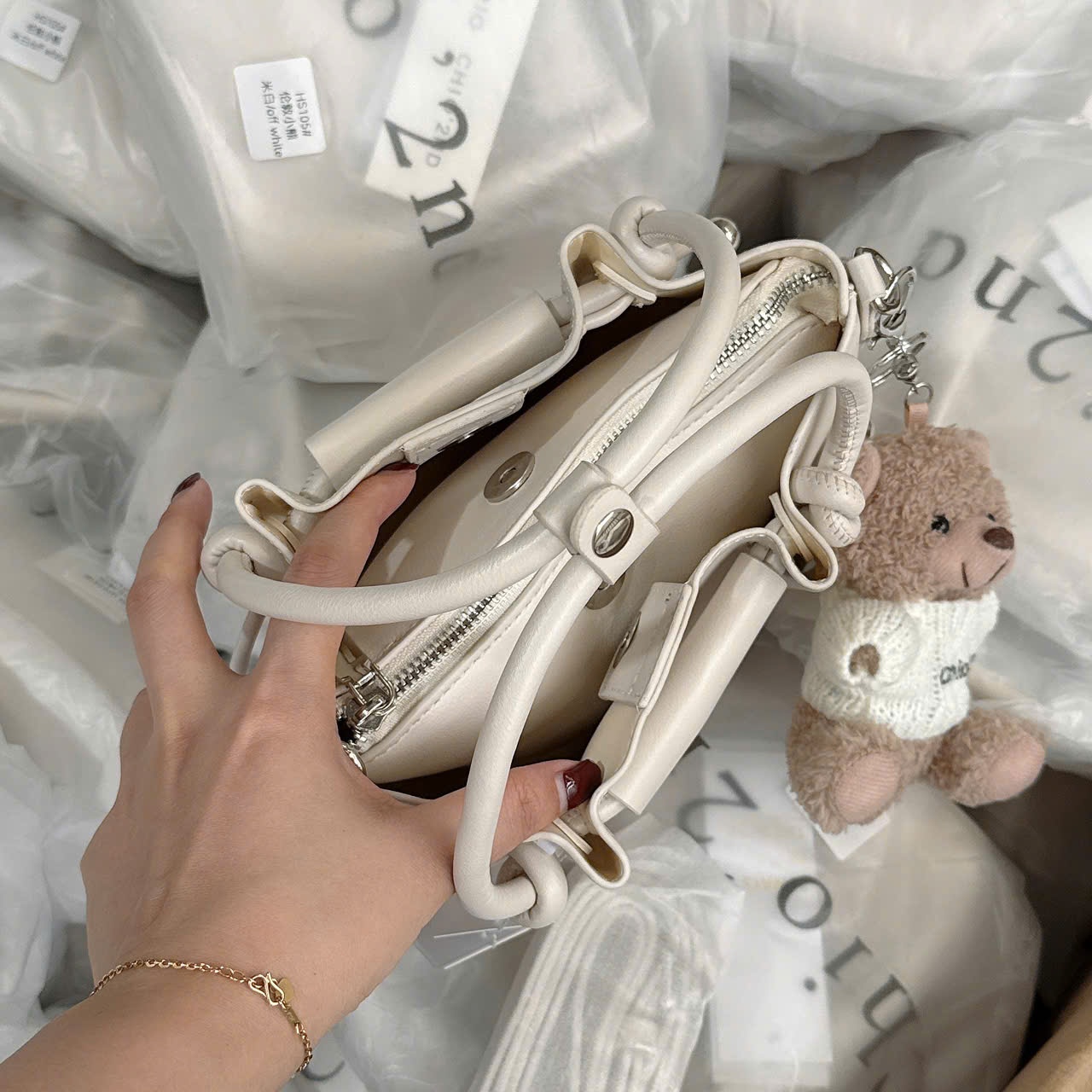 A573 - TÚI XÁCH CHIO TRẮNG KEM SIZE 17CM