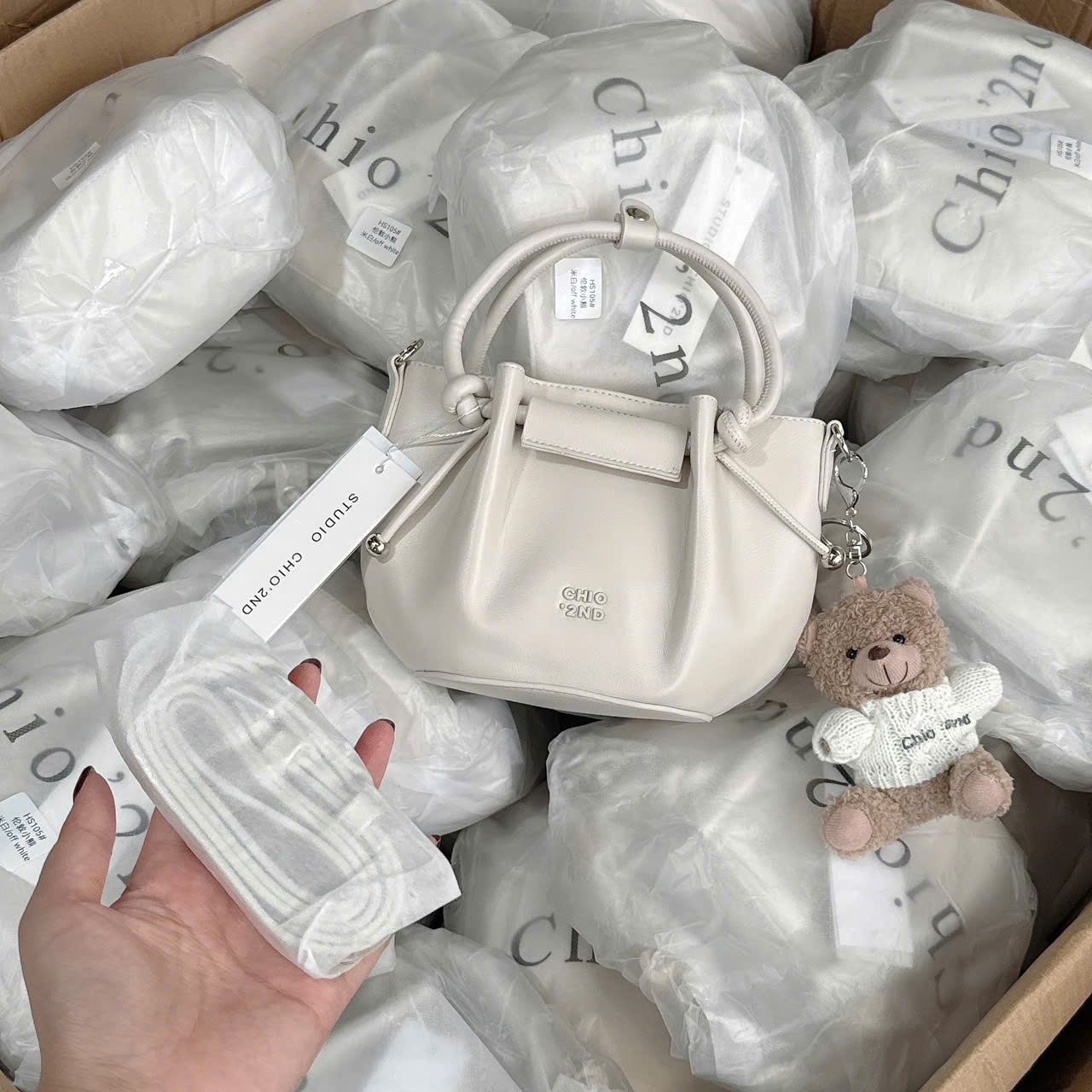 A573 - TÚI XÁCH CHIO TRẮNG KEM SIZE 17CM