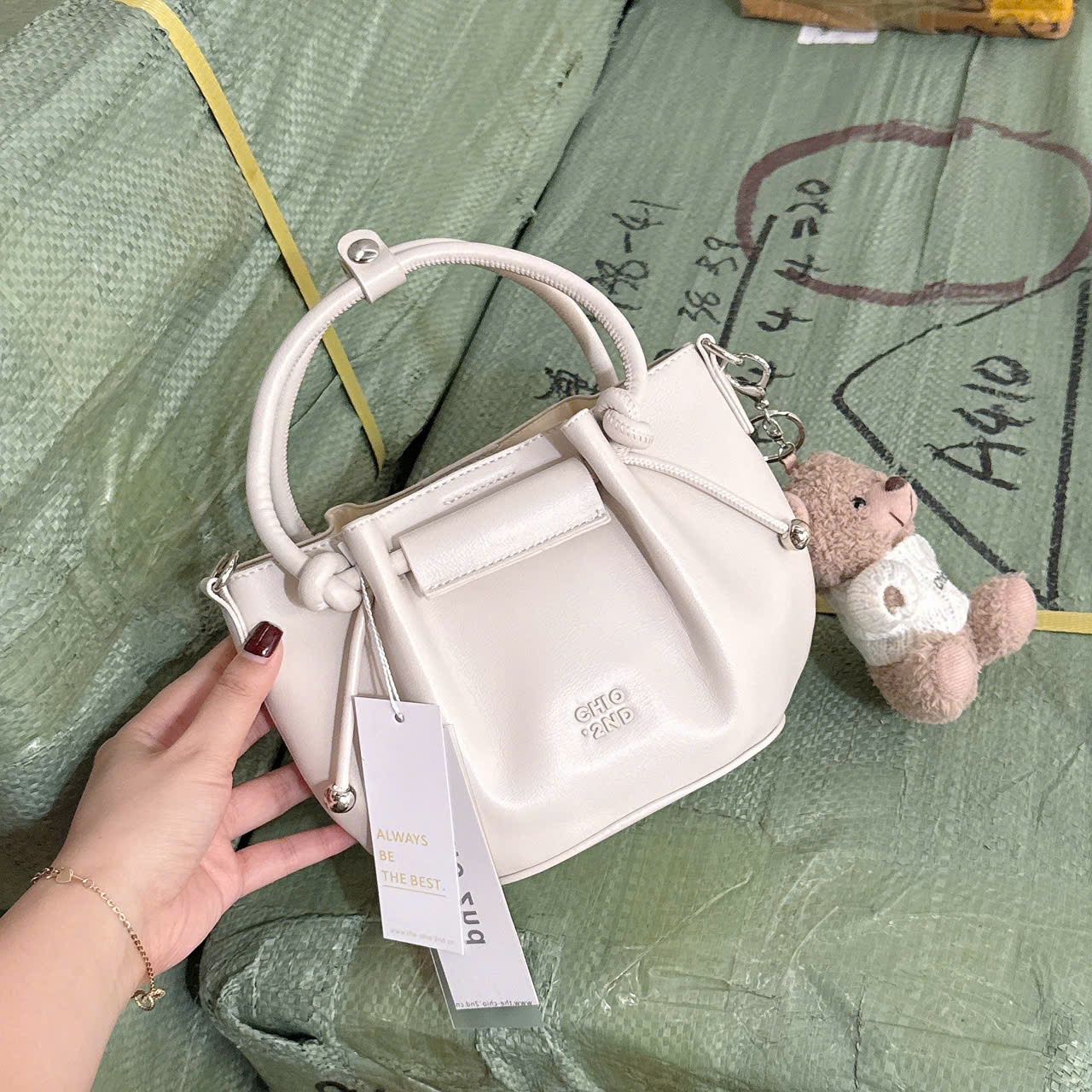A573 - TÚI XÁCH CHIO TRẮNG KEM SIZE 17CM