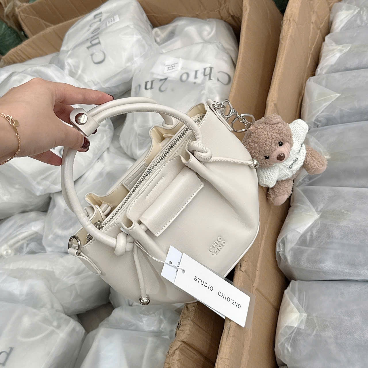 A573 - TÚI XÁCH CHIO TRẮNG KEM SIZE 17CM